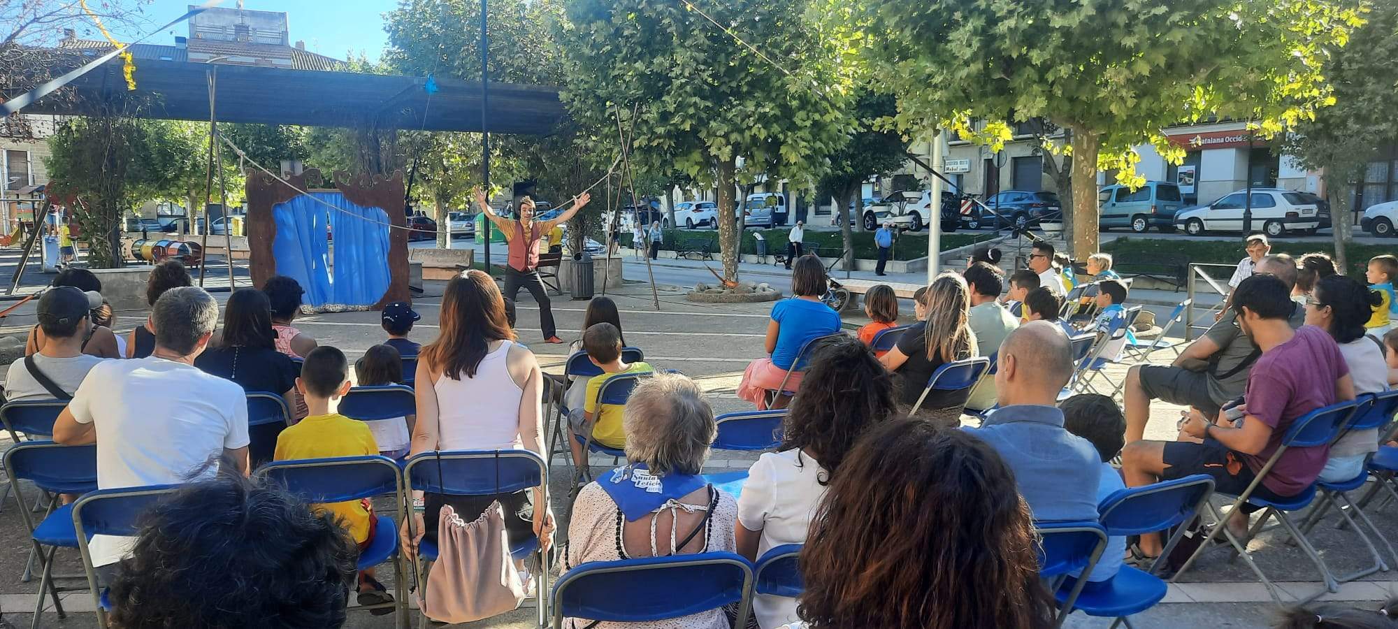 Monopajaroverde con el espectáculo Circo Jotero. Foto Ayuntamiento de Ayerbe 