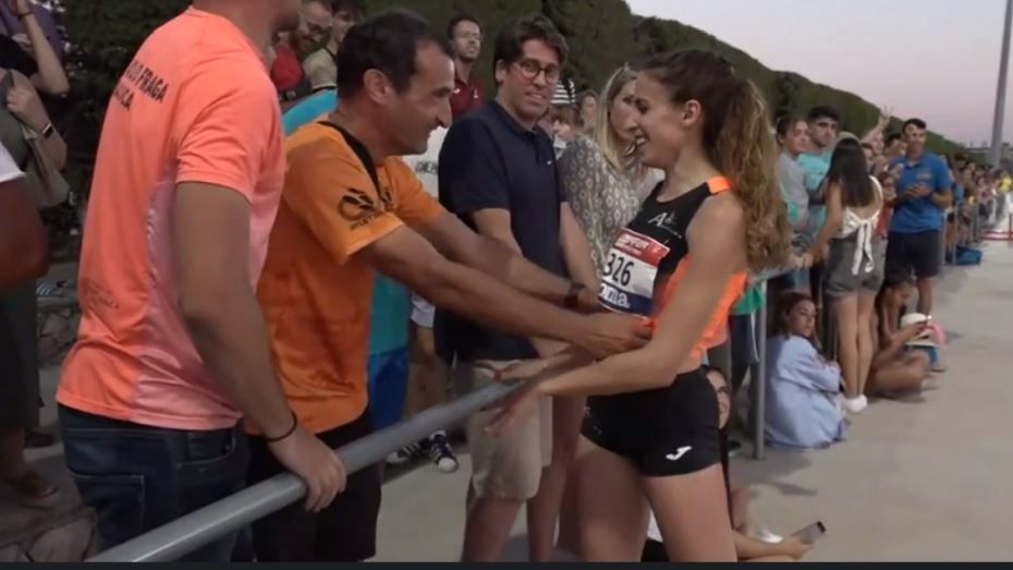Elena Daniel con su entrenador, Javi Portolés