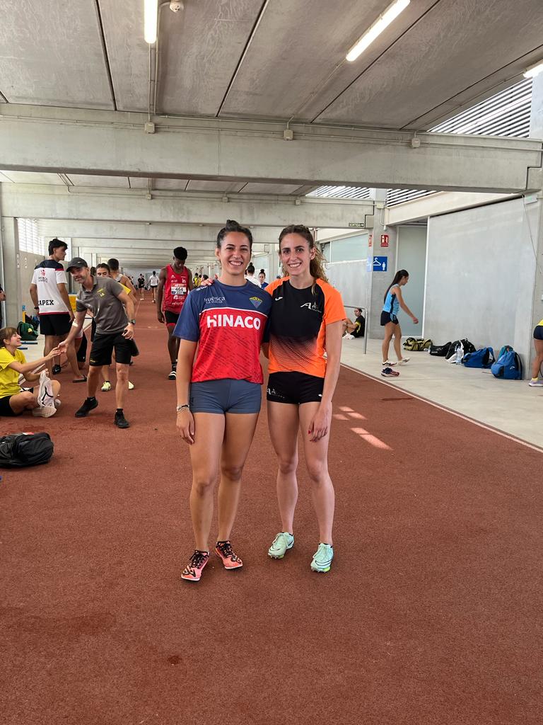 Elena Daniel y Laura Pintiel.