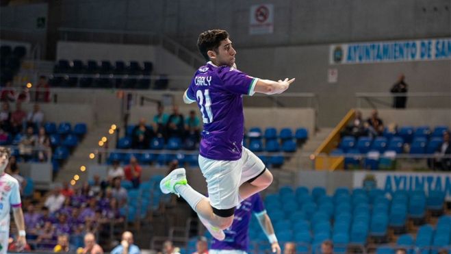 Charly Pérez en un lanzamiento Charly Pérez en un lanzamiento