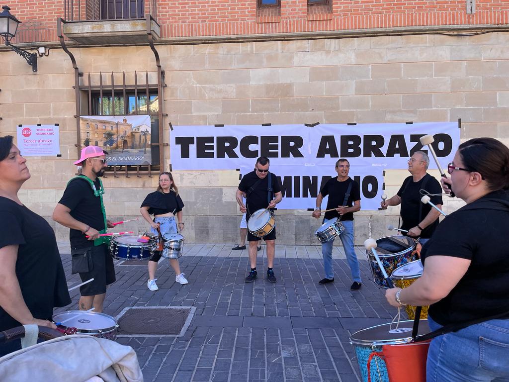 Tercer Abrazo al Seminario en Huesca. Foto: Mercedes Manterola