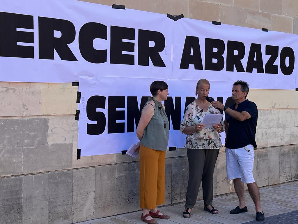 Tercer Abrazo al Seminario en Huesca. Foto: Mercedes Manterola