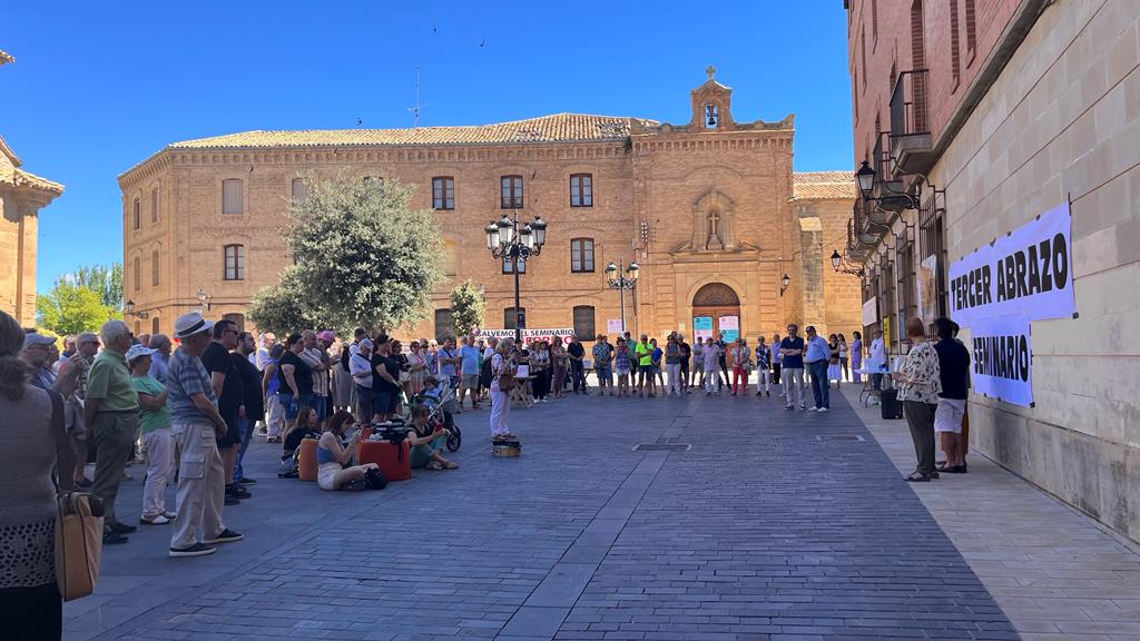 Tercer Abrazo al Seminario en Huesca. Foto: Mercedes Manterola