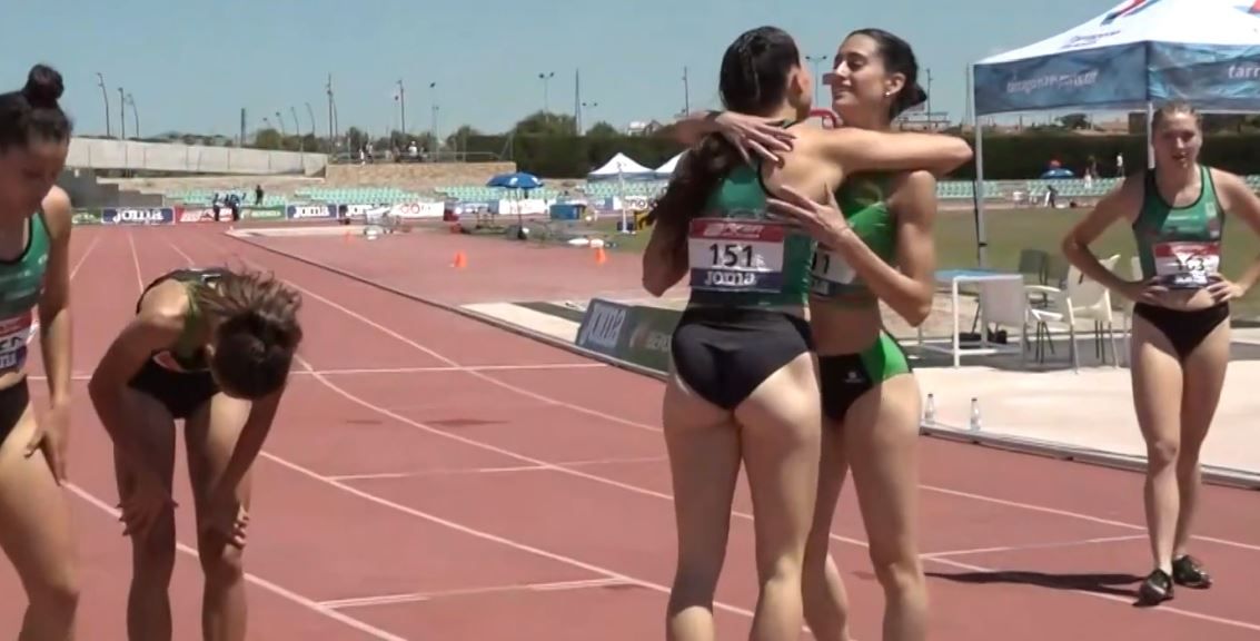 Teresa Santolaria felicita a una de sus rivales al final.