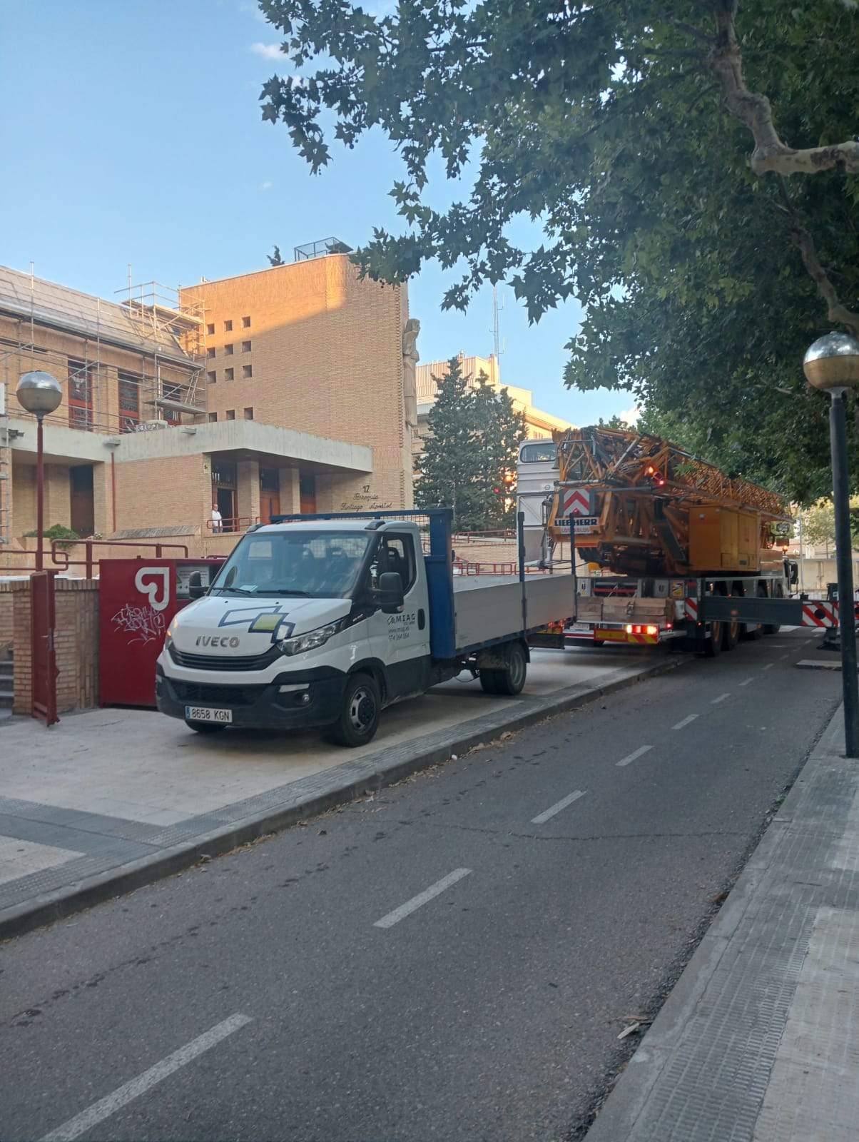 Camión de MIAG y la grúa de Losfablos