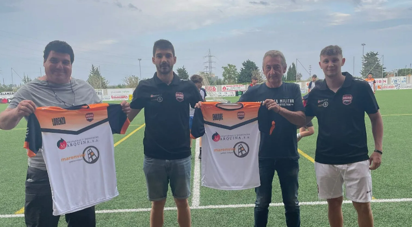 Dirigentes de Rear Sports en Los Olmos de Binéfar antes de partir a la Donosti Cup. Foto: Rear Sports