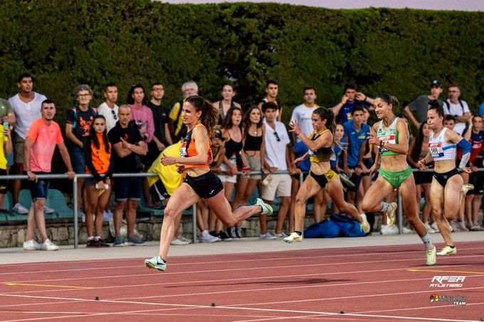 Elena Daniel se ganó el billete en una gran final de 100 lisos en Tarragona.