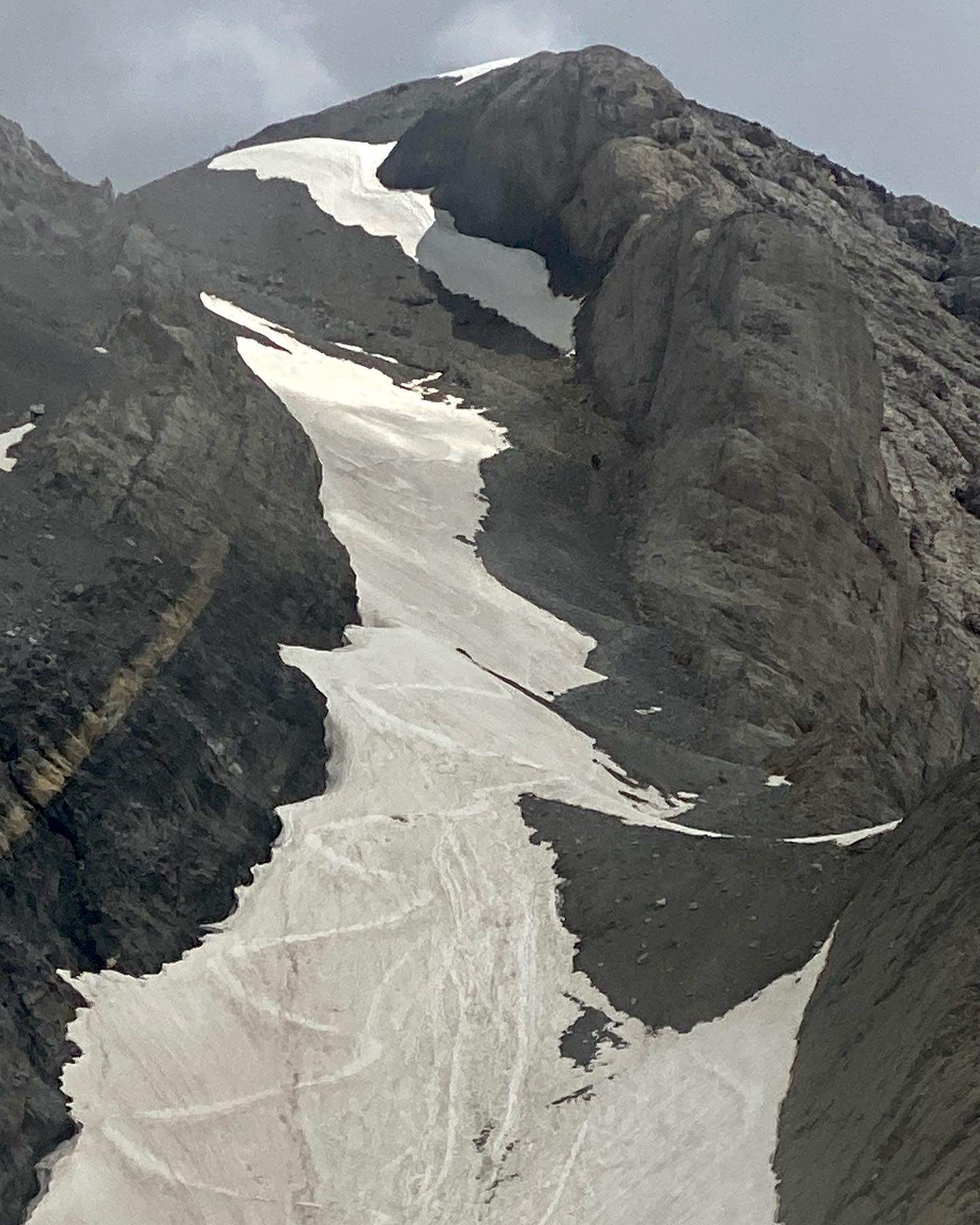 Aún hay zonas con nieve en altura.