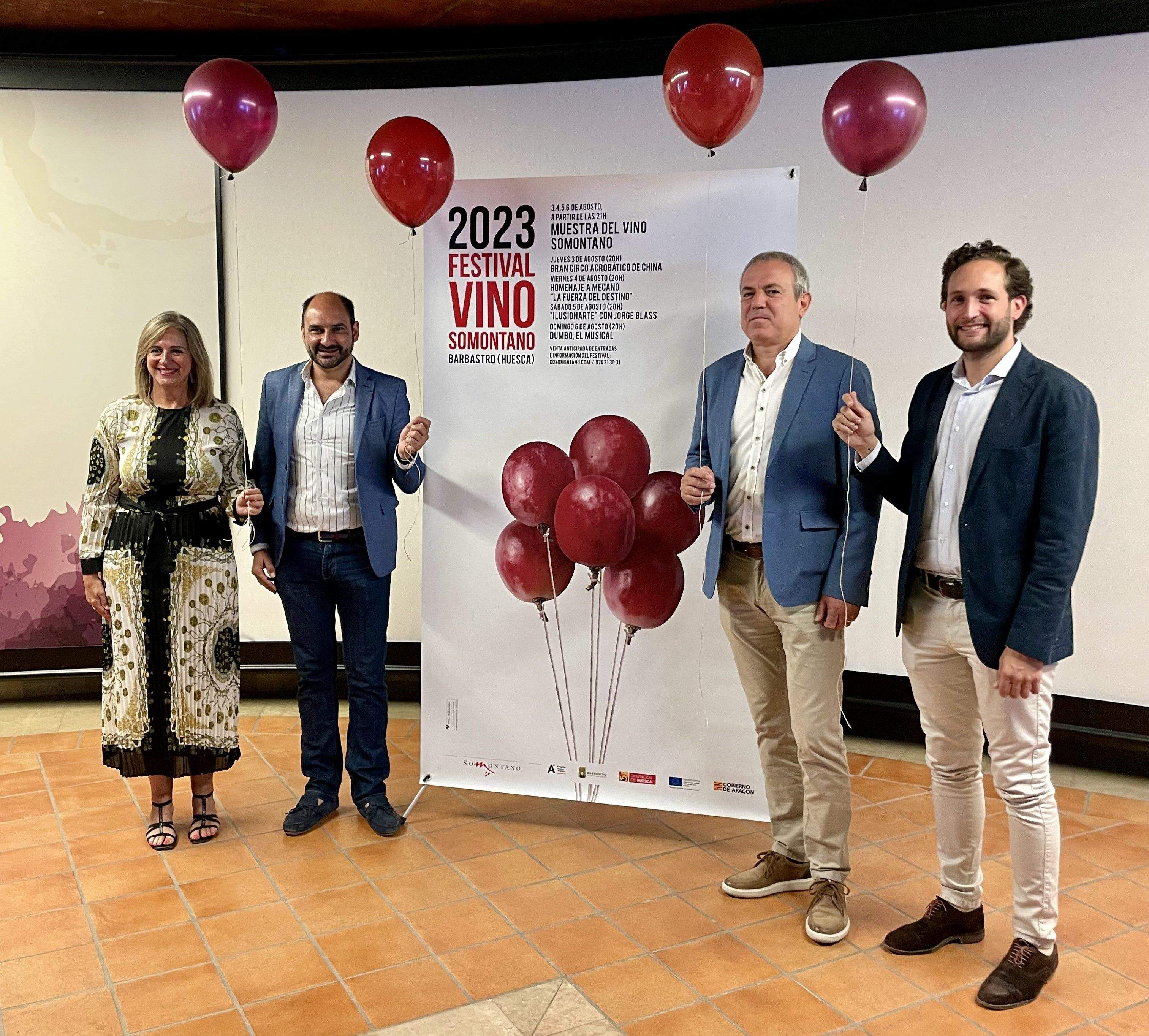 Carmen Urbano, Fernando Torres, Francisco Berroy e Isaac Claver en la presentación del Festival Vino Somontano.