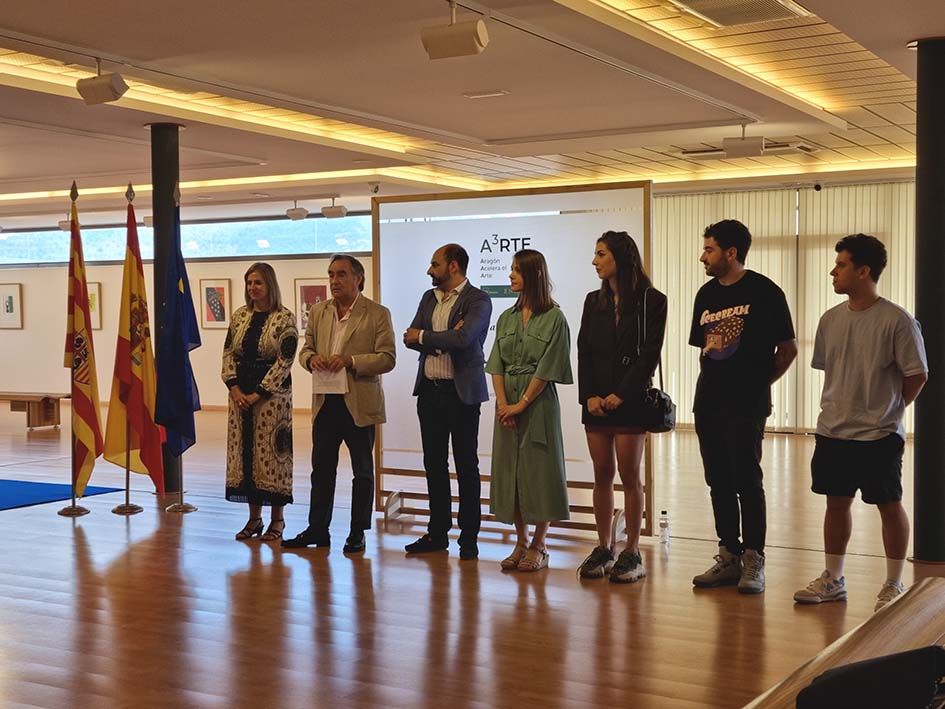 Carmen Urbano, Luis Nozaleda, Fernando Torres, Alejandra Rodríguez y tres artistas