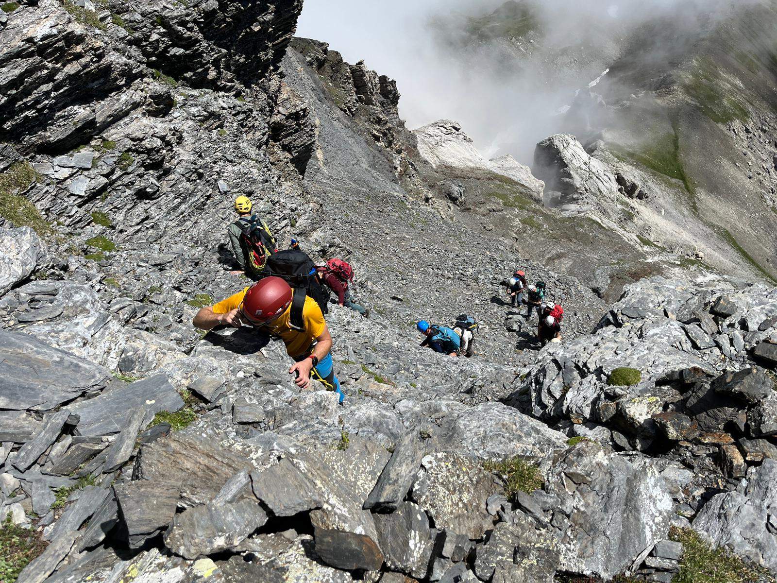 Trepando por fuertes pendientes del Troumousse. Foto: Peña Guara