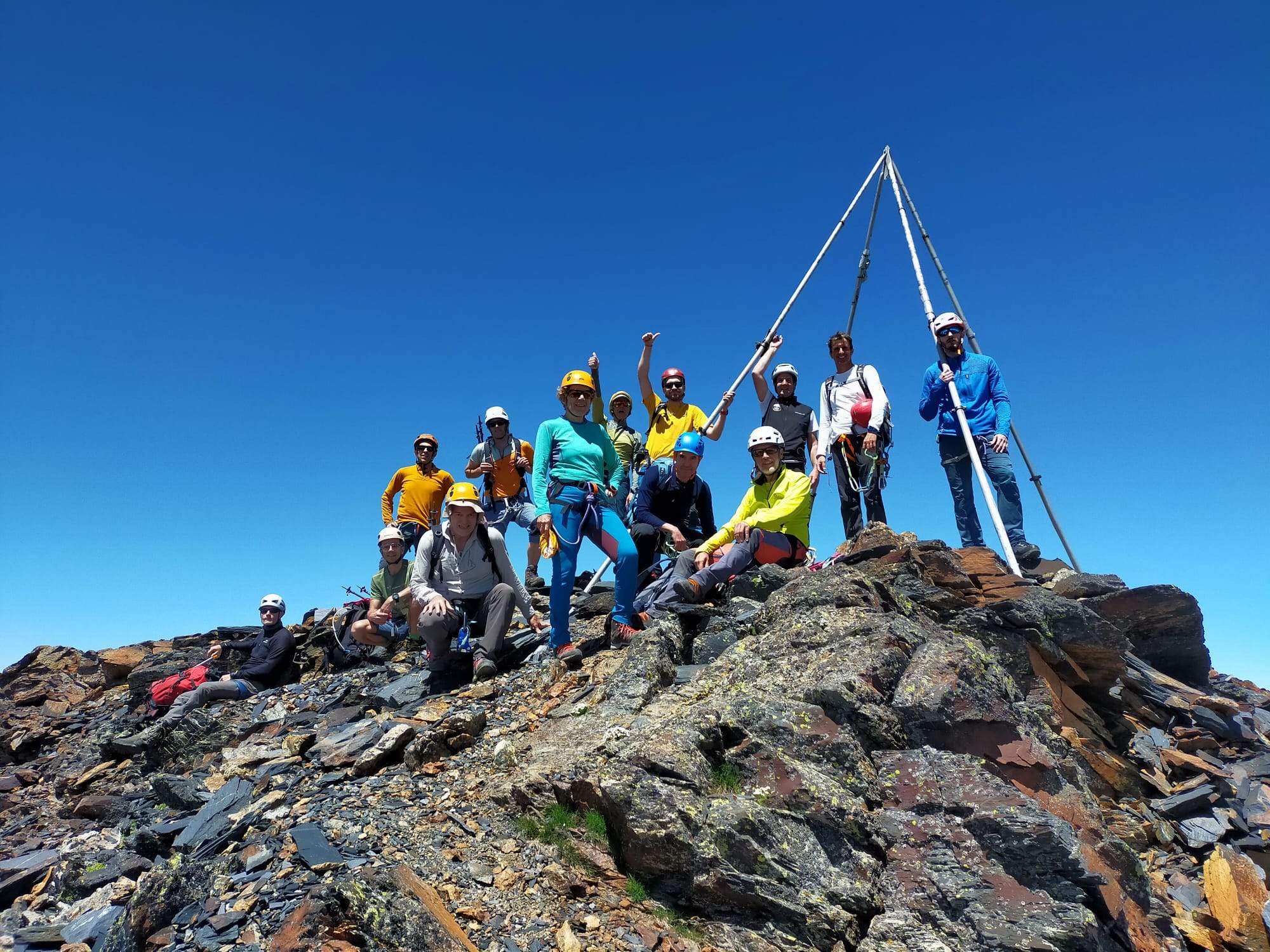 Cumbre del Troumousse con trípode.