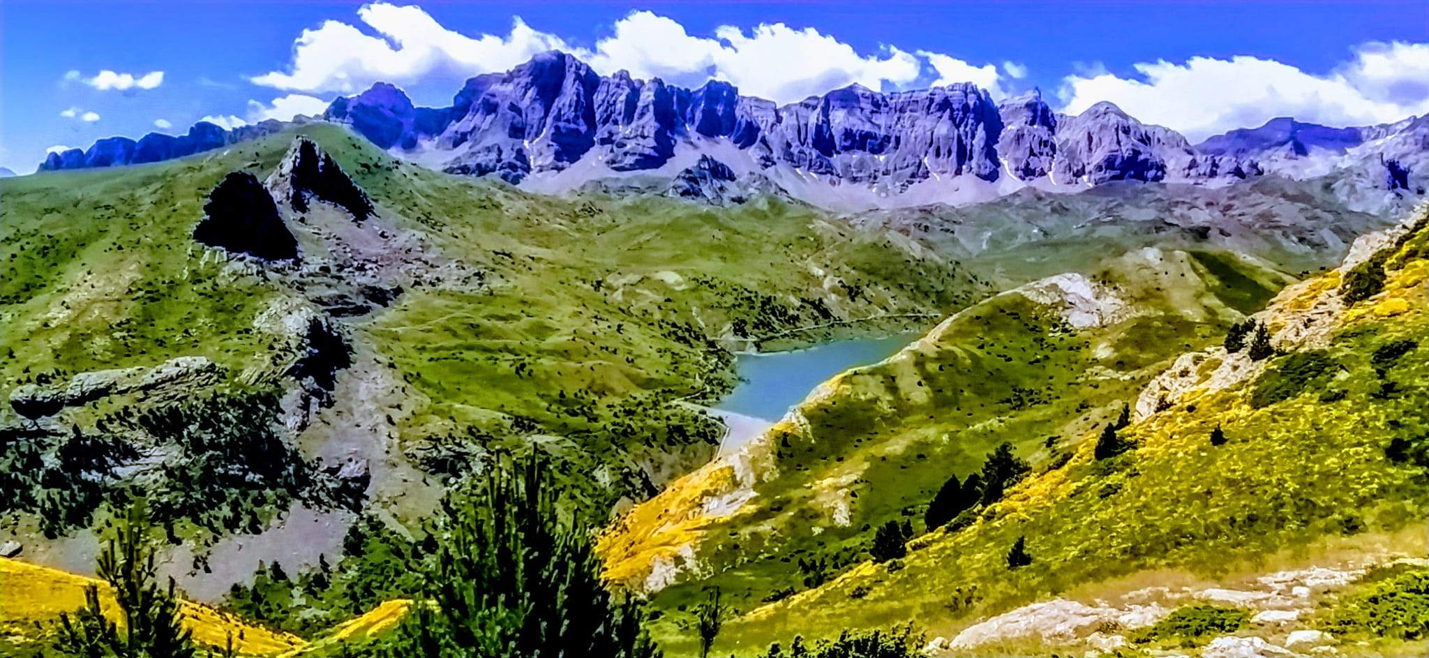Se encuentra a 1633 metros de altura, rodeado de picos de 1.900 metros. Foto Joaquín Santafé