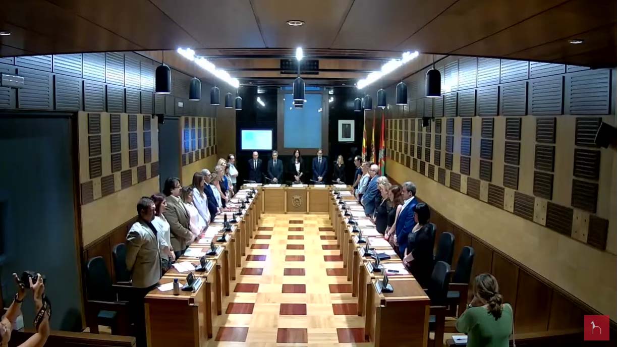 Minuto de silencio en el pleno del Ayuntamiento de Huesca por Luis Zubieta