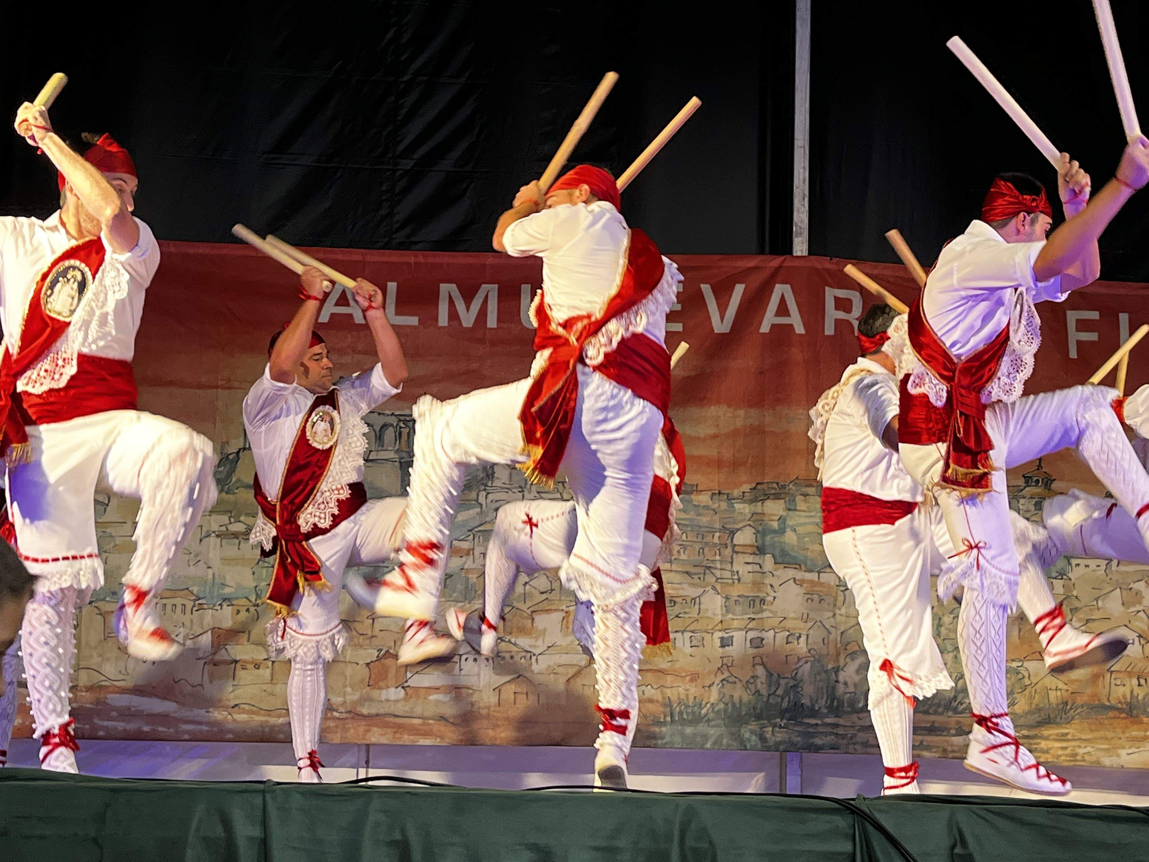 Danzantes de Almudévar. Foto Myriam Martínez
