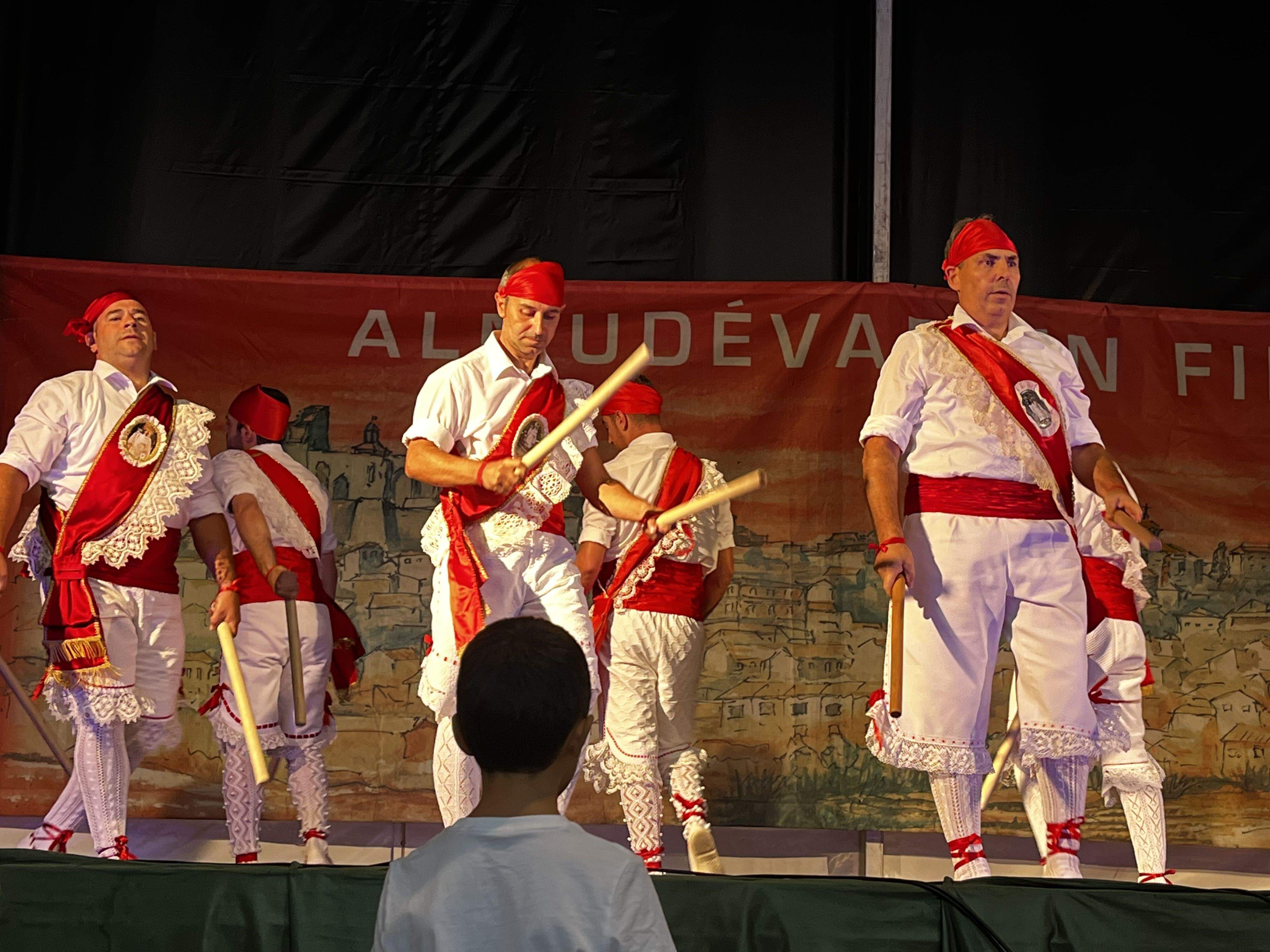 Danzantes de Almudévar. Foto Myriam Martínez
