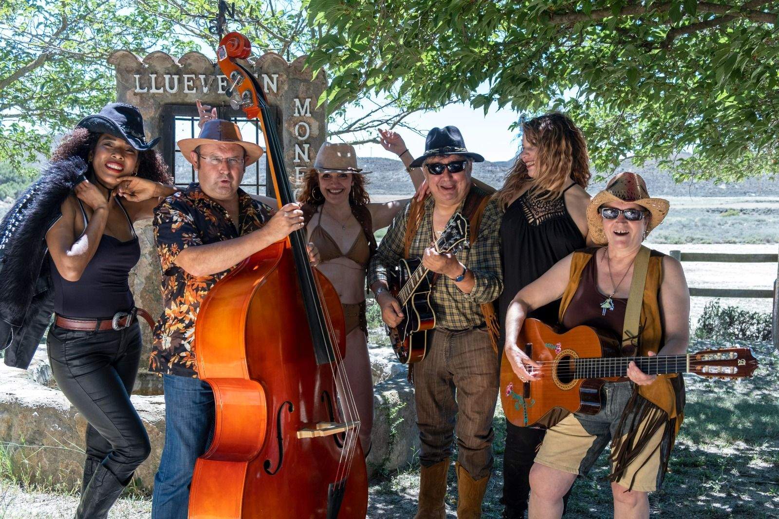 Grabación del videoclip El Rocomotor de Virgilio Aljama en el aeródromo de Tardienta.
