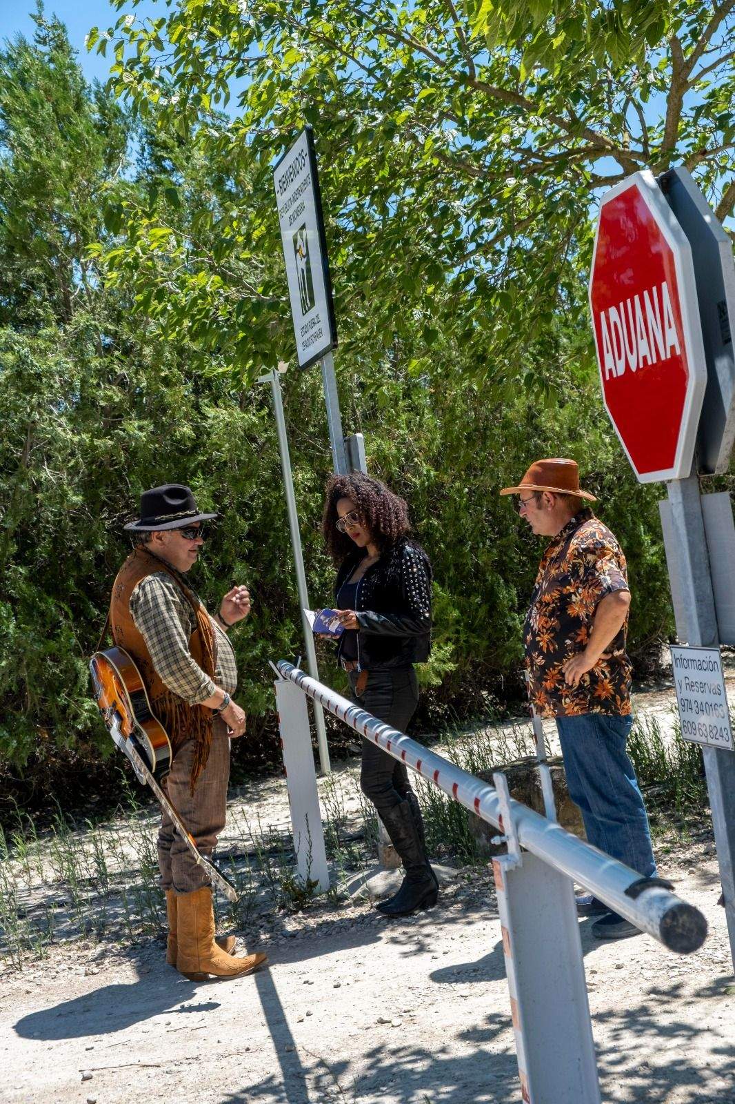 Grabación del videoclip El Rocomotor de Virgilio Aljama en el aeródromo de Tardienta.