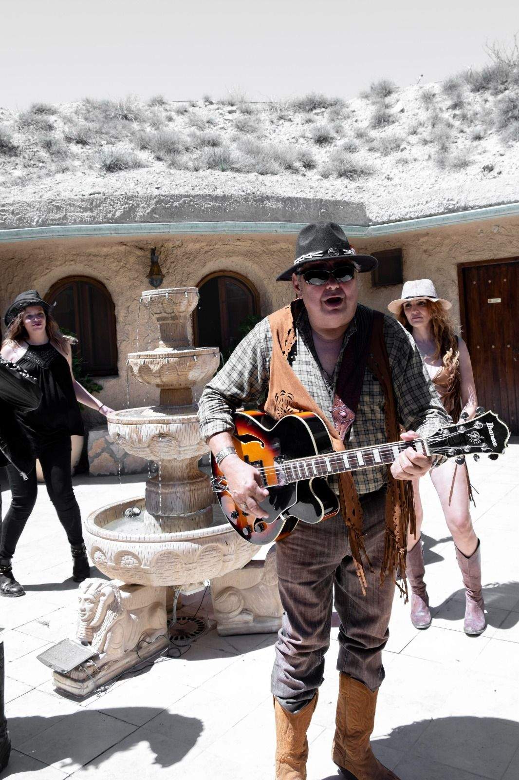 Grabación del videoclip El Rocomotor de Virgilio Aljama en el aeródromo de Tardienta.