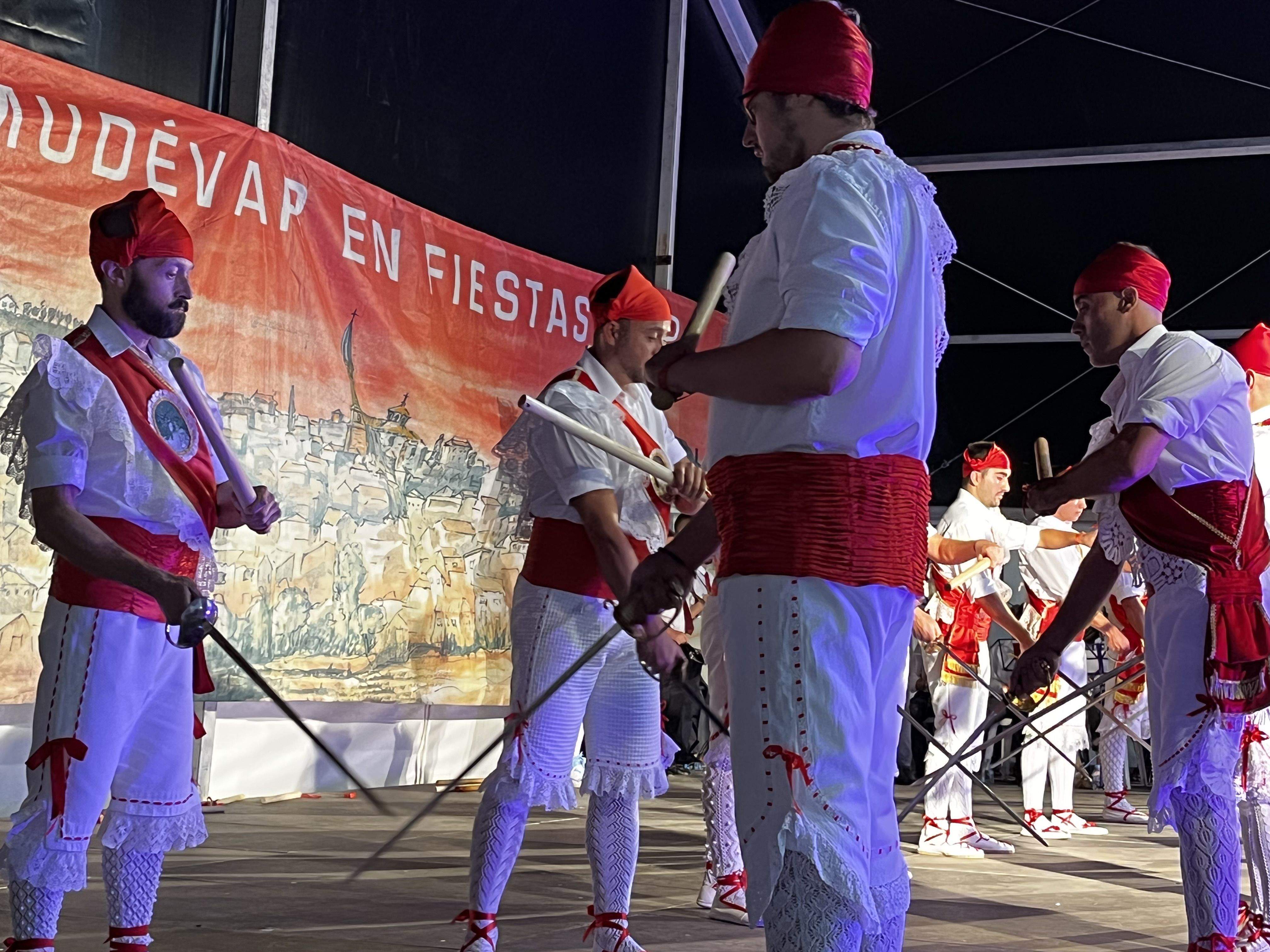 Danzantes de Almudévar. Foto Myriam Martínez