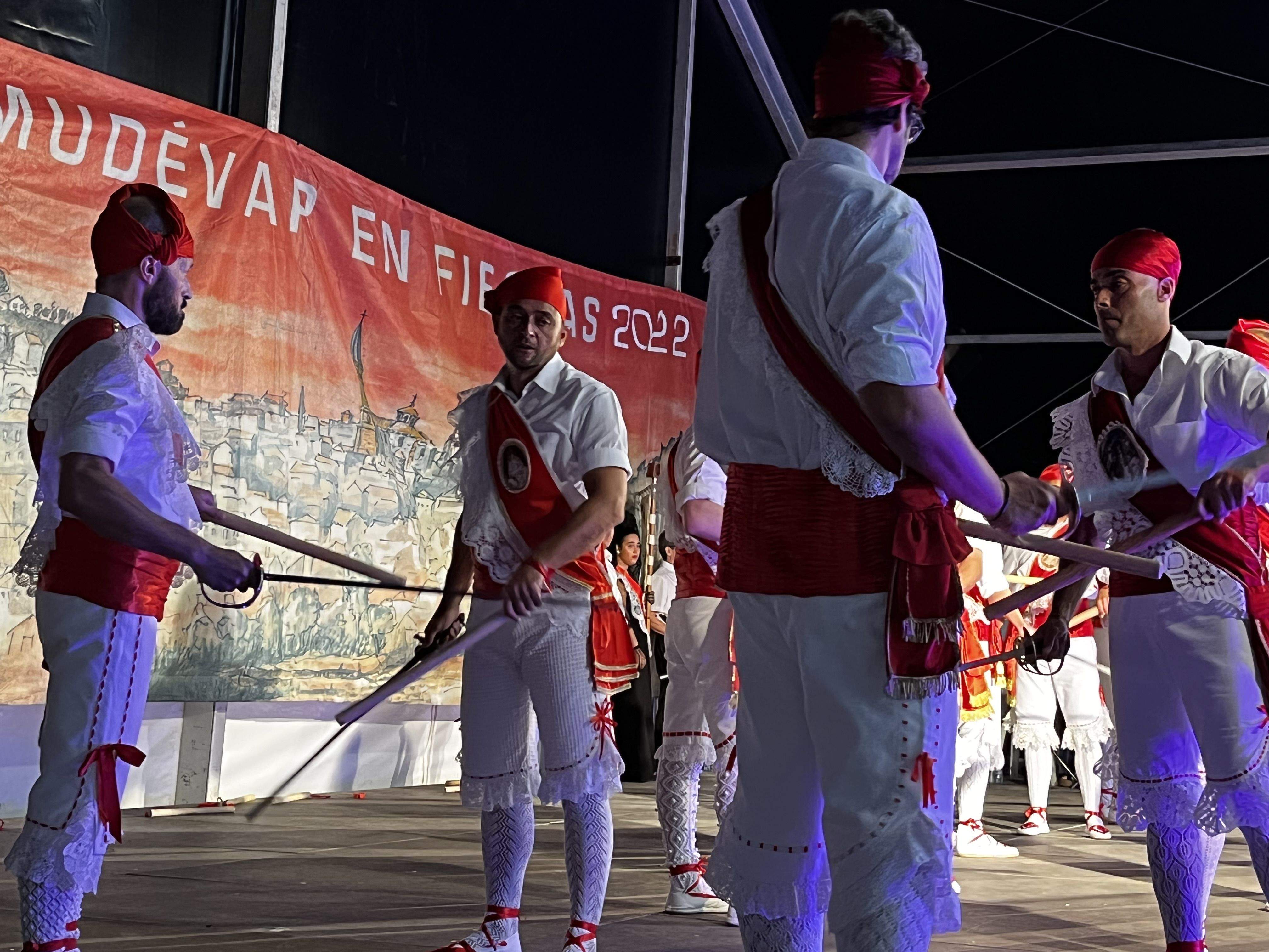 Danzantes de Almudévar. Foto Myriam Martínez