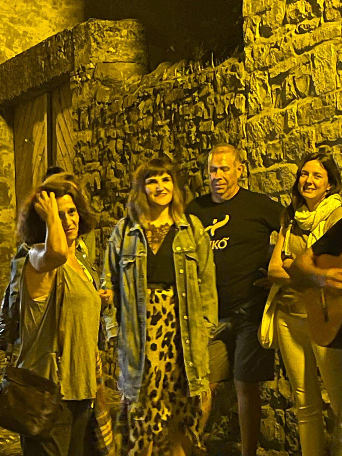 Ronda de calle en Aínsa con el Chato Lasierra y Javier Badules