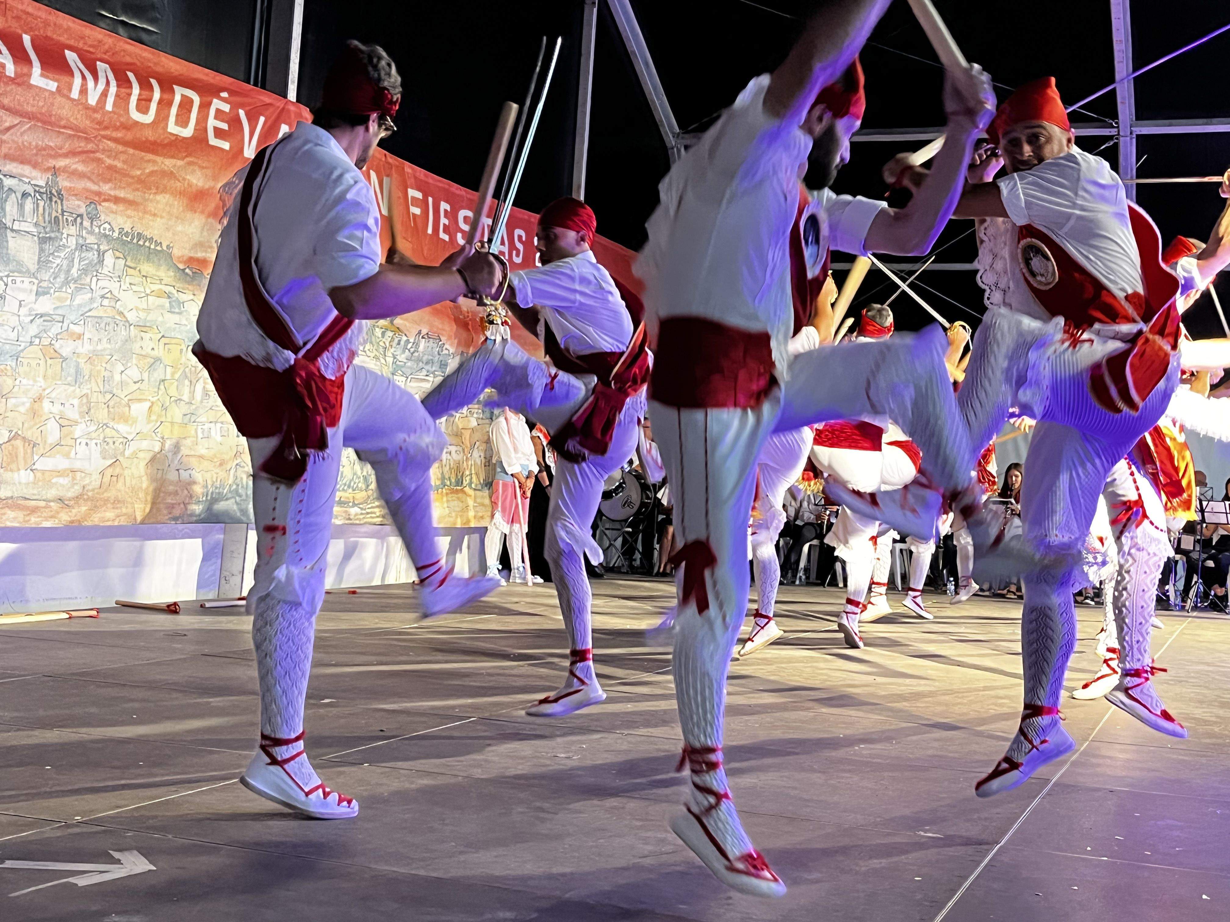 Danzantes de Almudévar. Foto Myriam Martínez