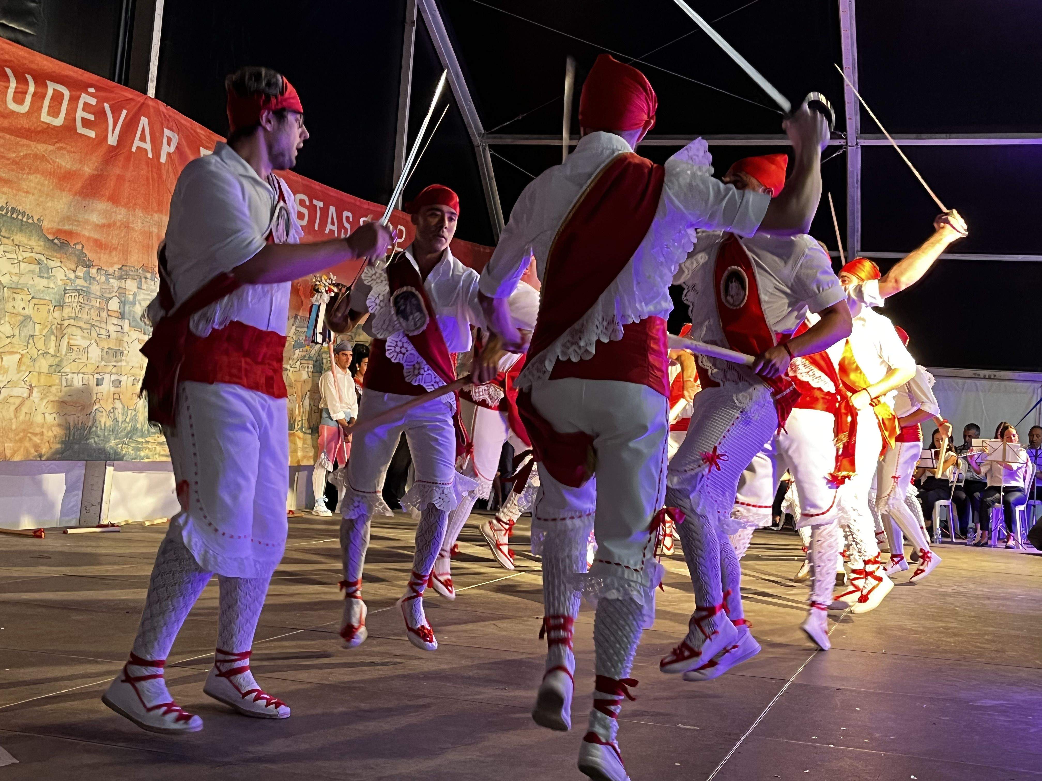 Danzantes de Almudévar. Foto Myriam Martínez
