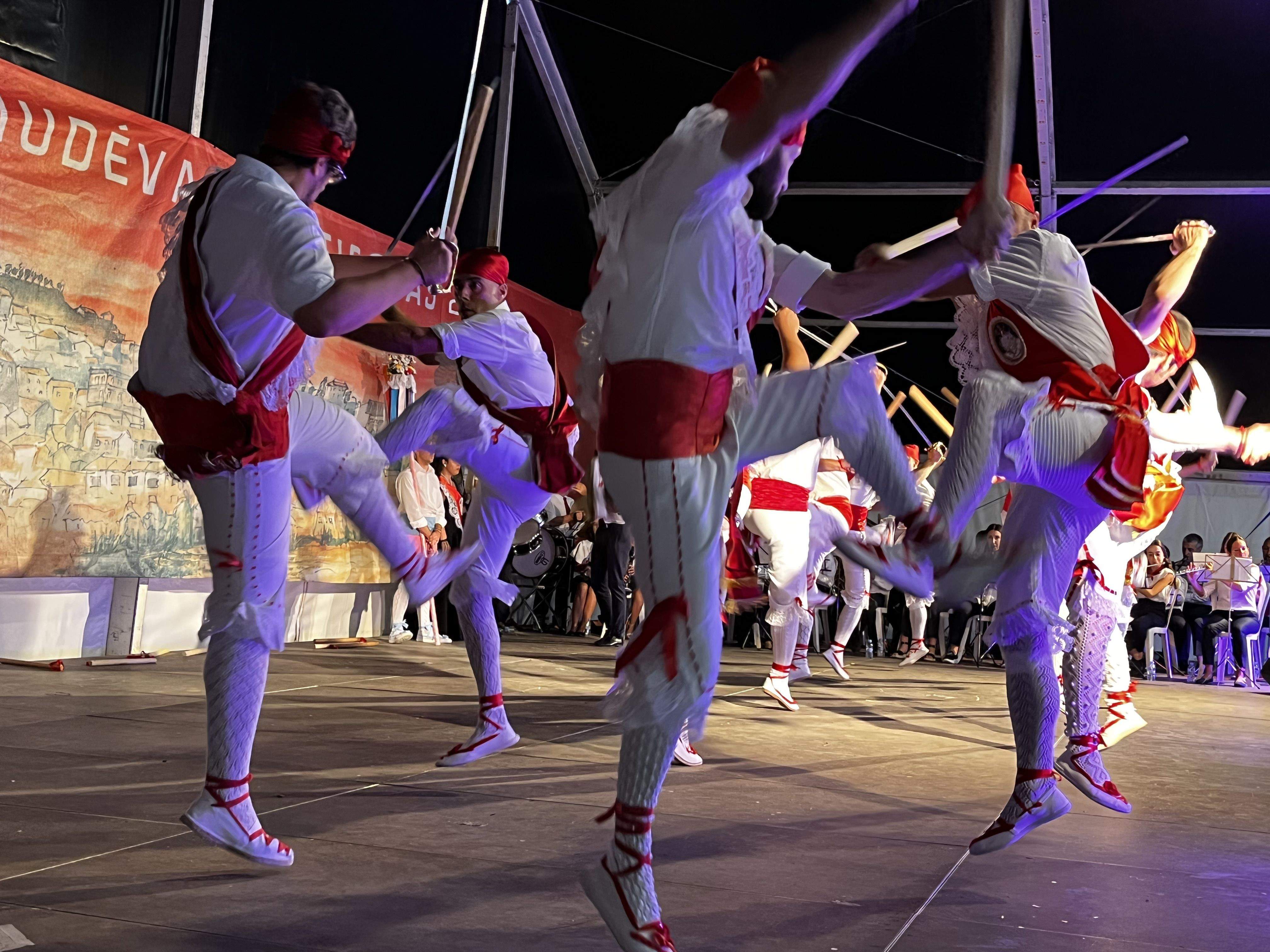 Danzantes de Almudévar. Foto Myriam Martínez