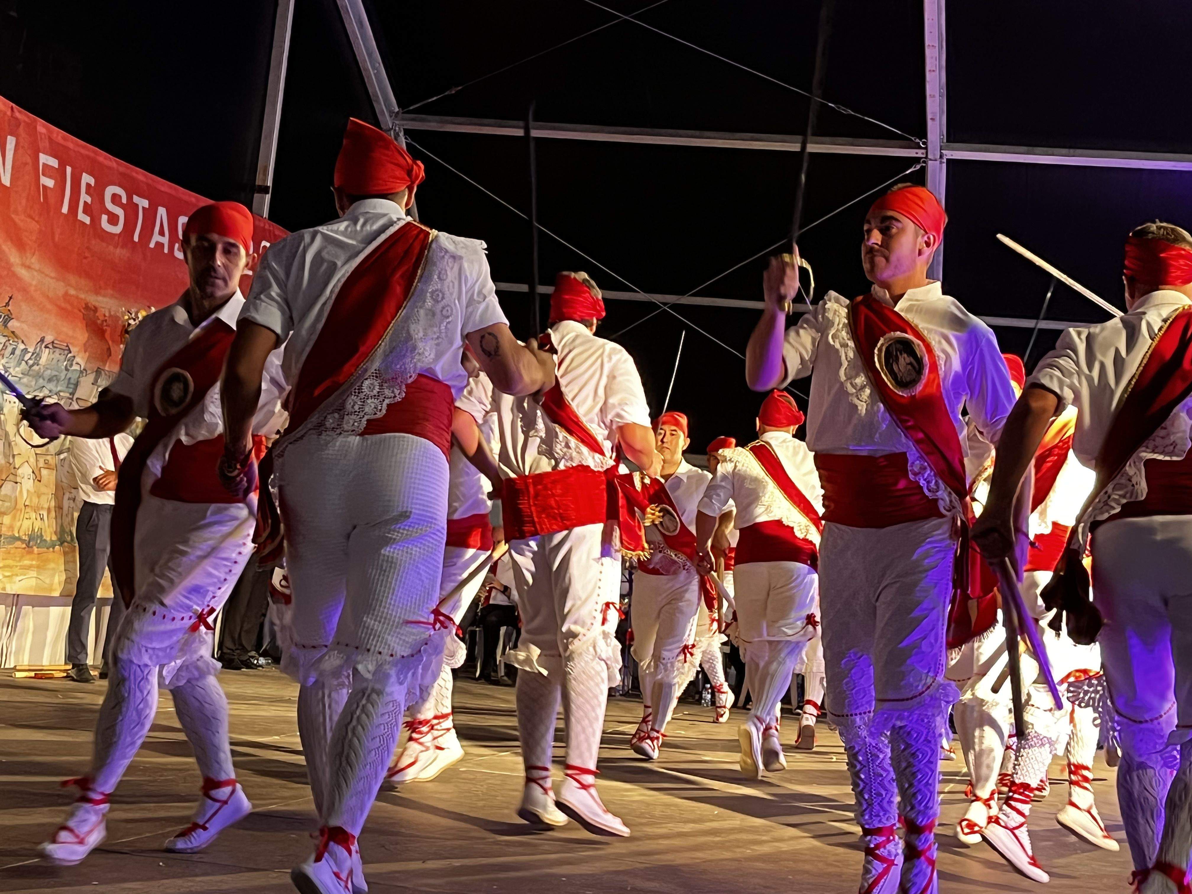 Danzantes de Almudévar. Foto Myriam Martínez