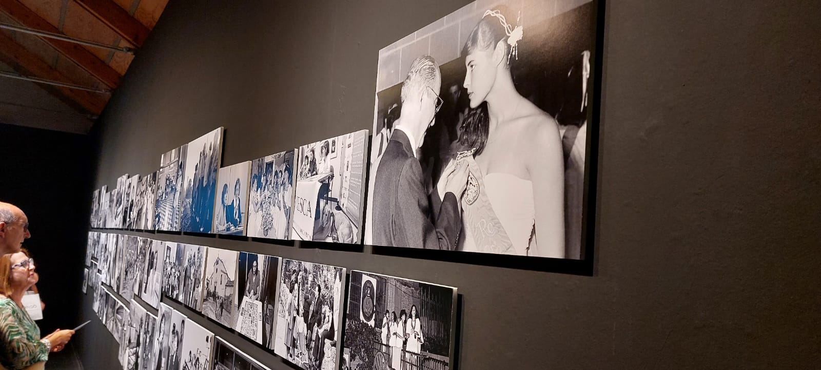 Inauguración de Ellas, de Víctor Ibáñez.