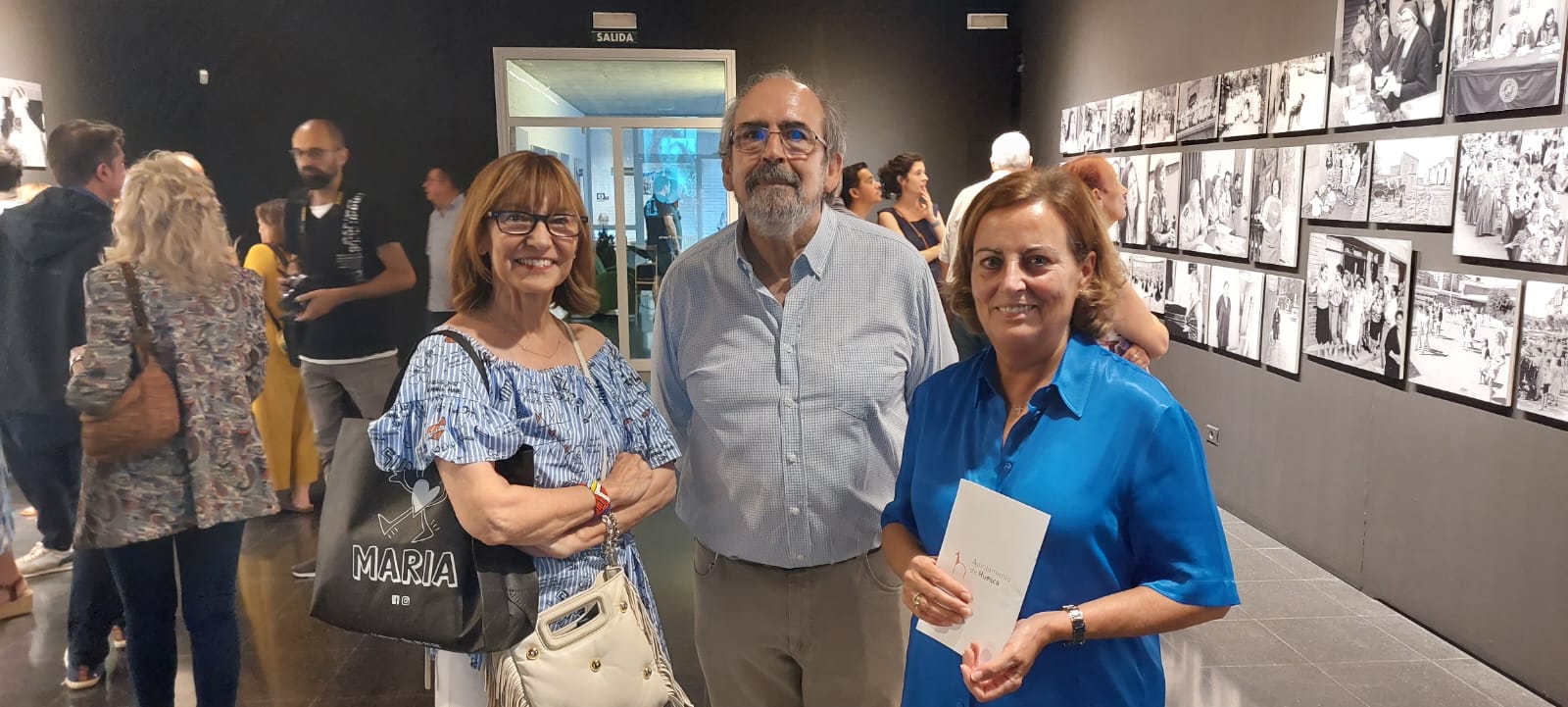 Inauguración de Ellas, de Víctor Ibáñez.