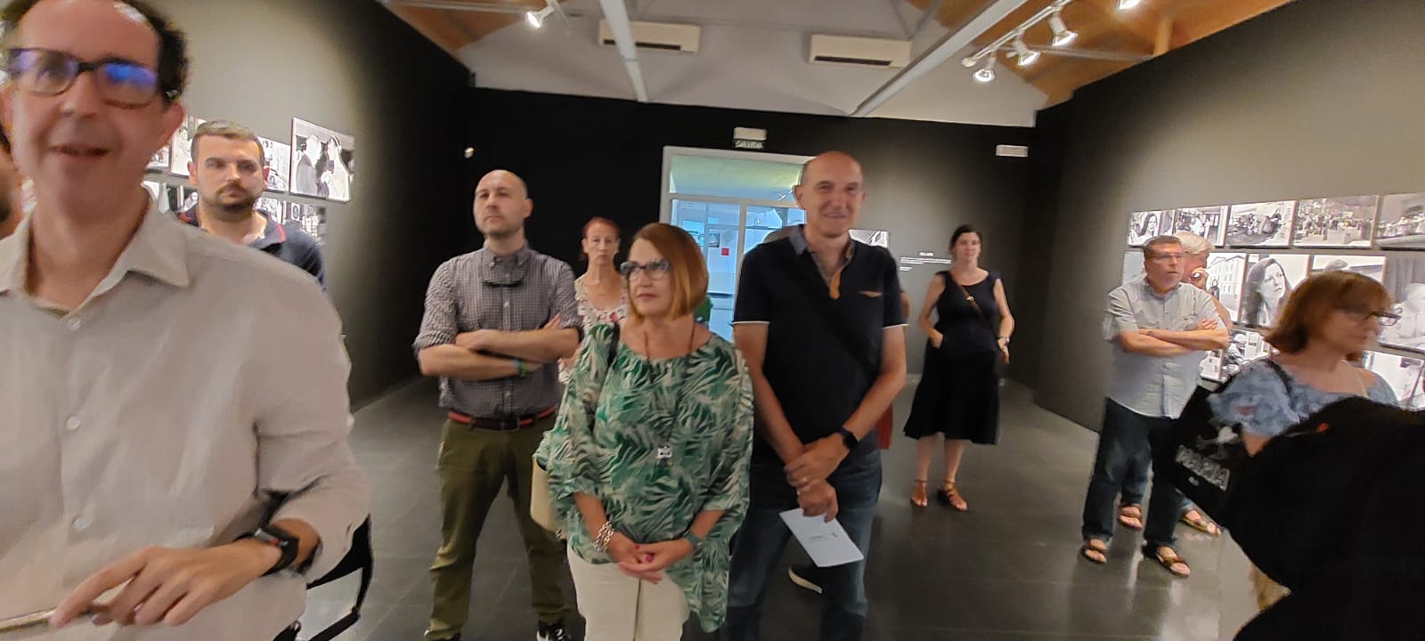 Inauguración de Ellas, de Víctor Ibáñez.