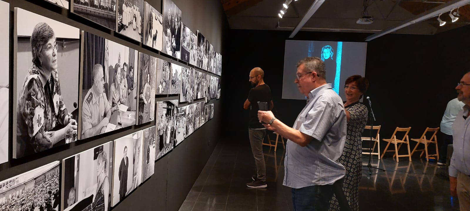 Inauguración de Ellas, de Víctor Ibáñez.