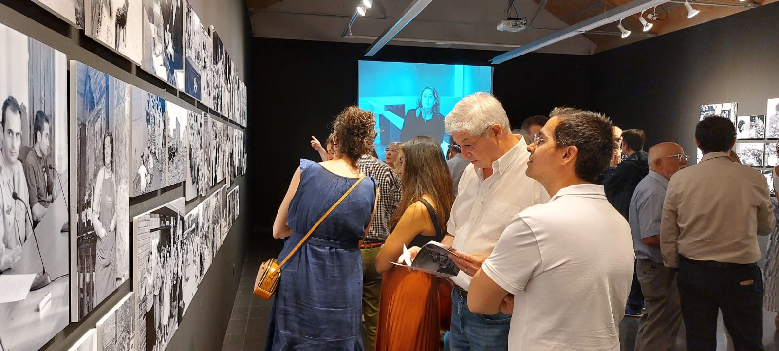 Inauguración de Ellas, de Víctor Ibáñez.