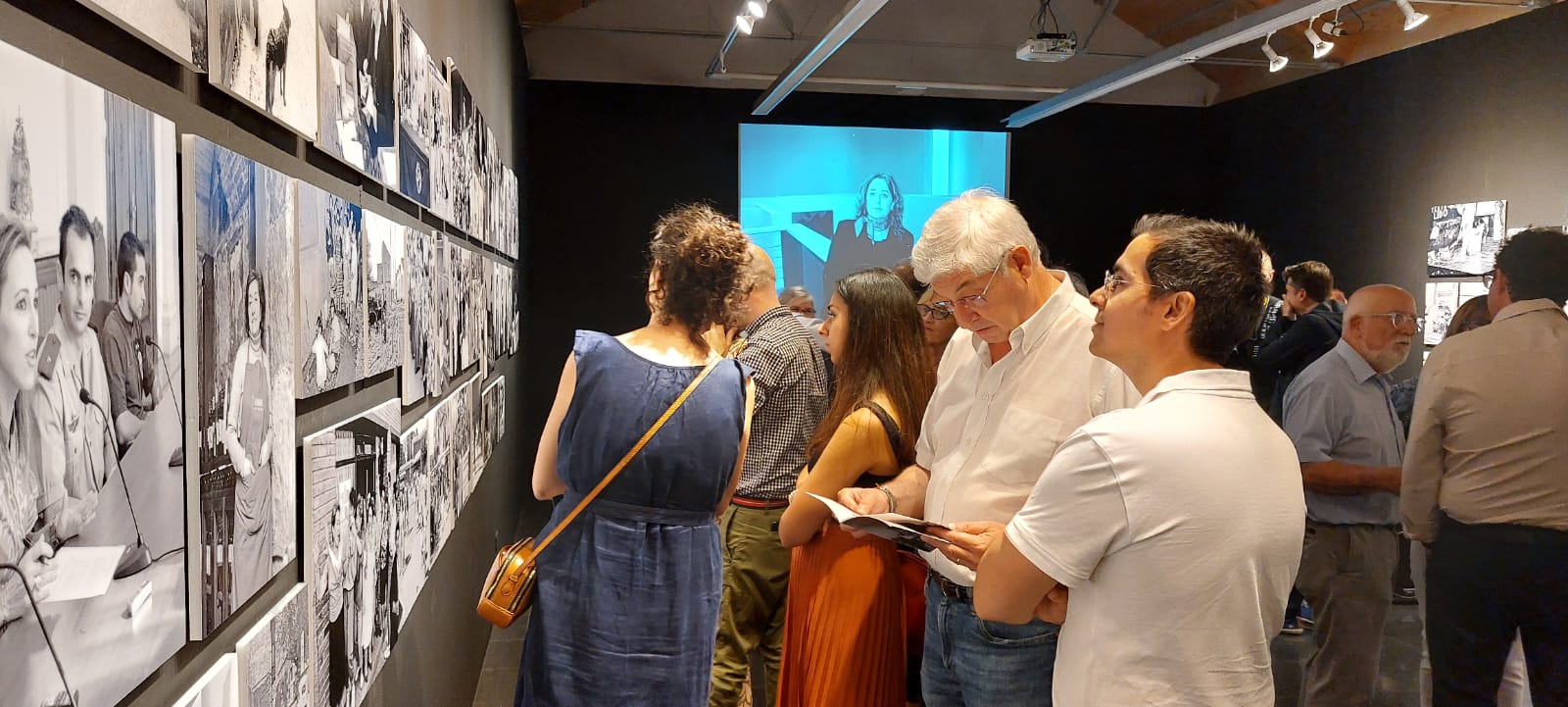 Inauguración de Ellas, de Víctor Ibáñez.