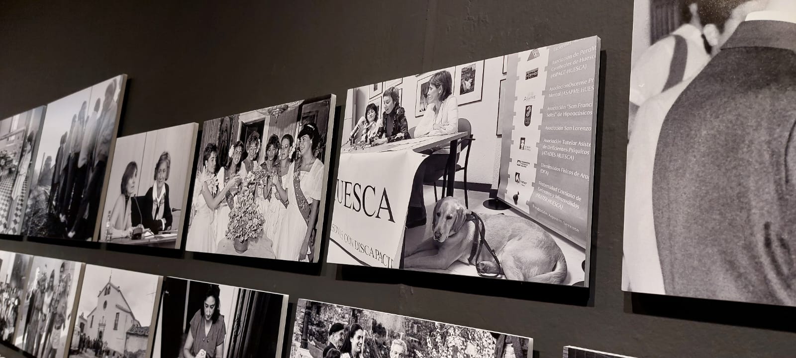 Inauguración de Ellas, de Víctor Ibáñez.