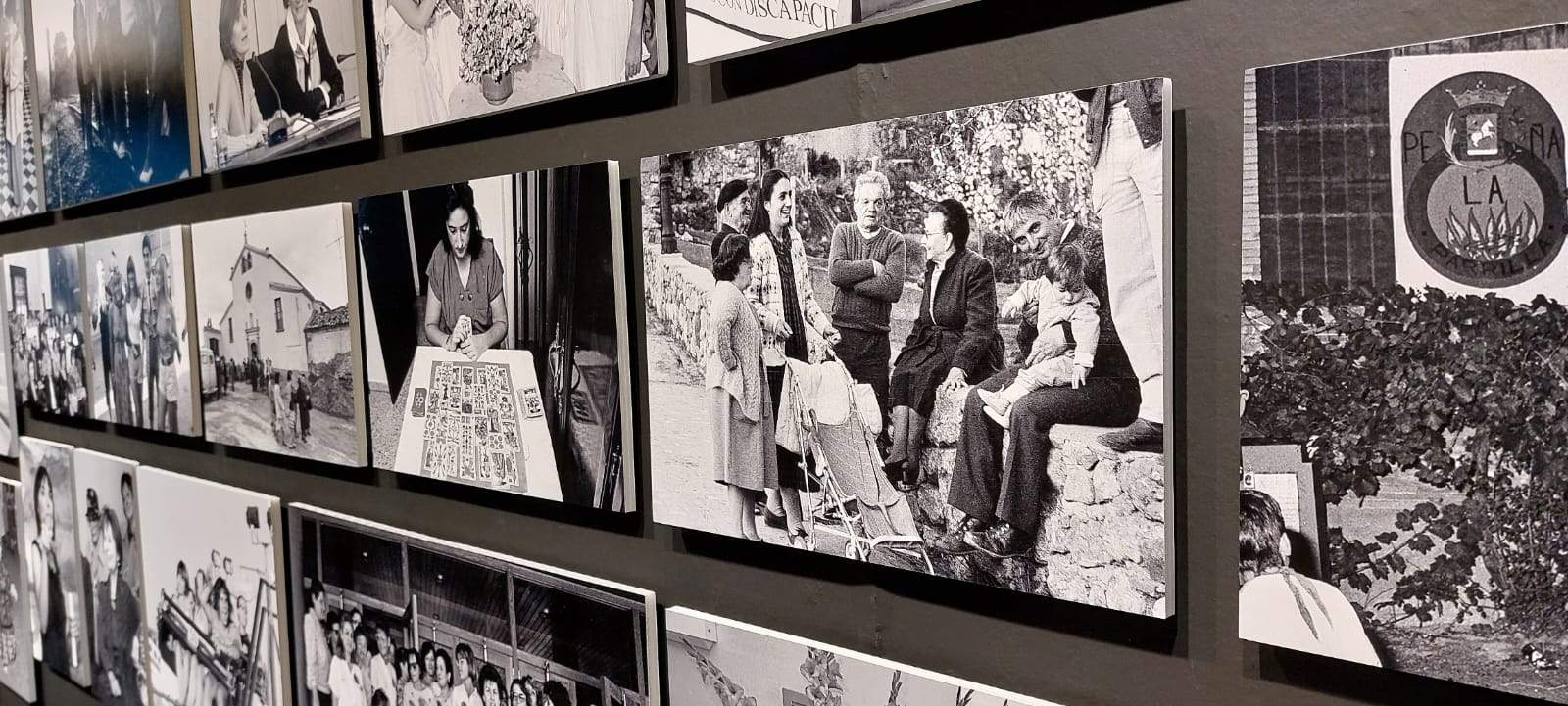 Inauguración de Ellas, de Víctor Ibáñez.