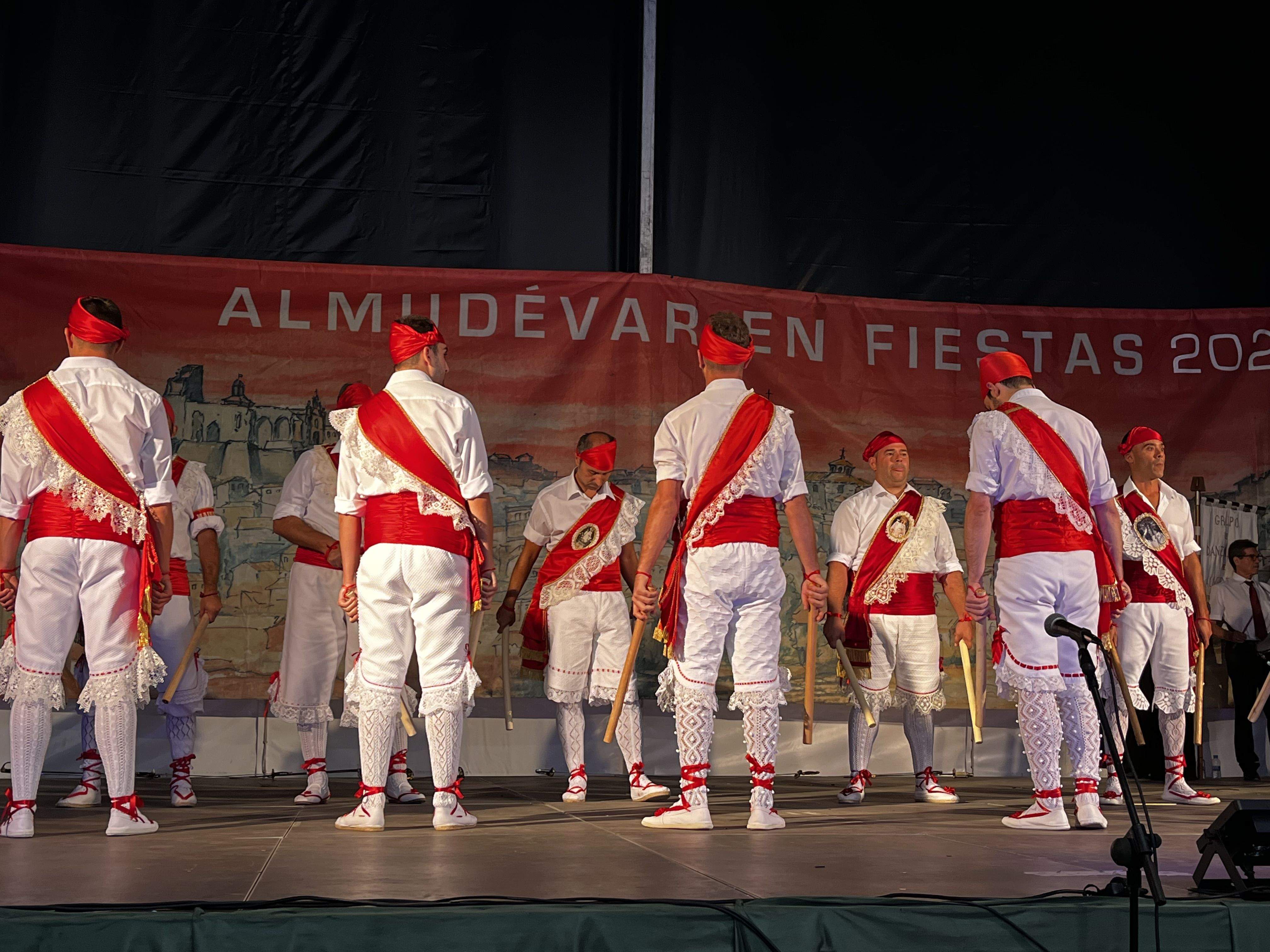 Danzantes de Almudévar. Foto Myriam Martínez