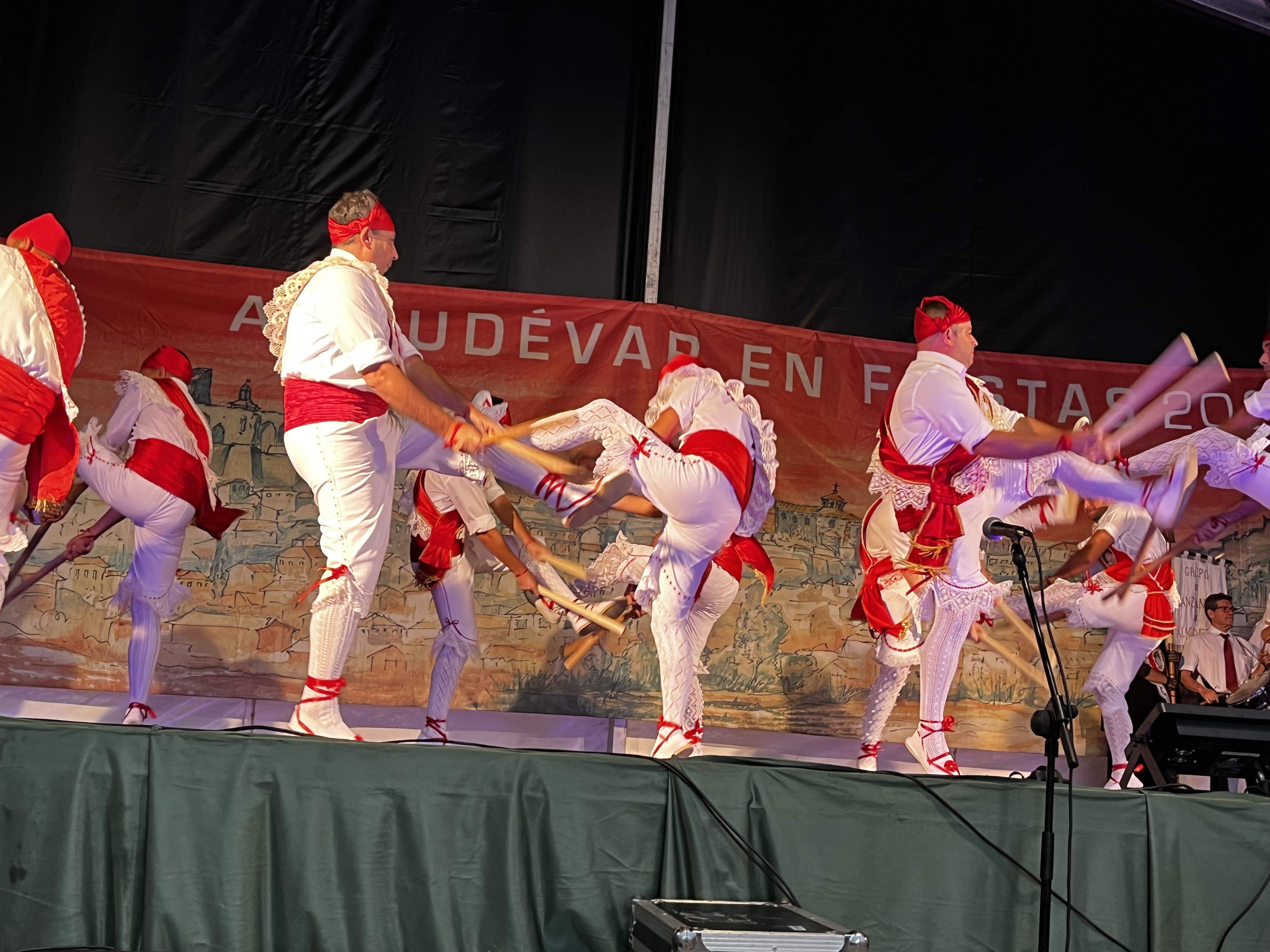 Danzantes de Almudévar. Foto Myriam Martínez