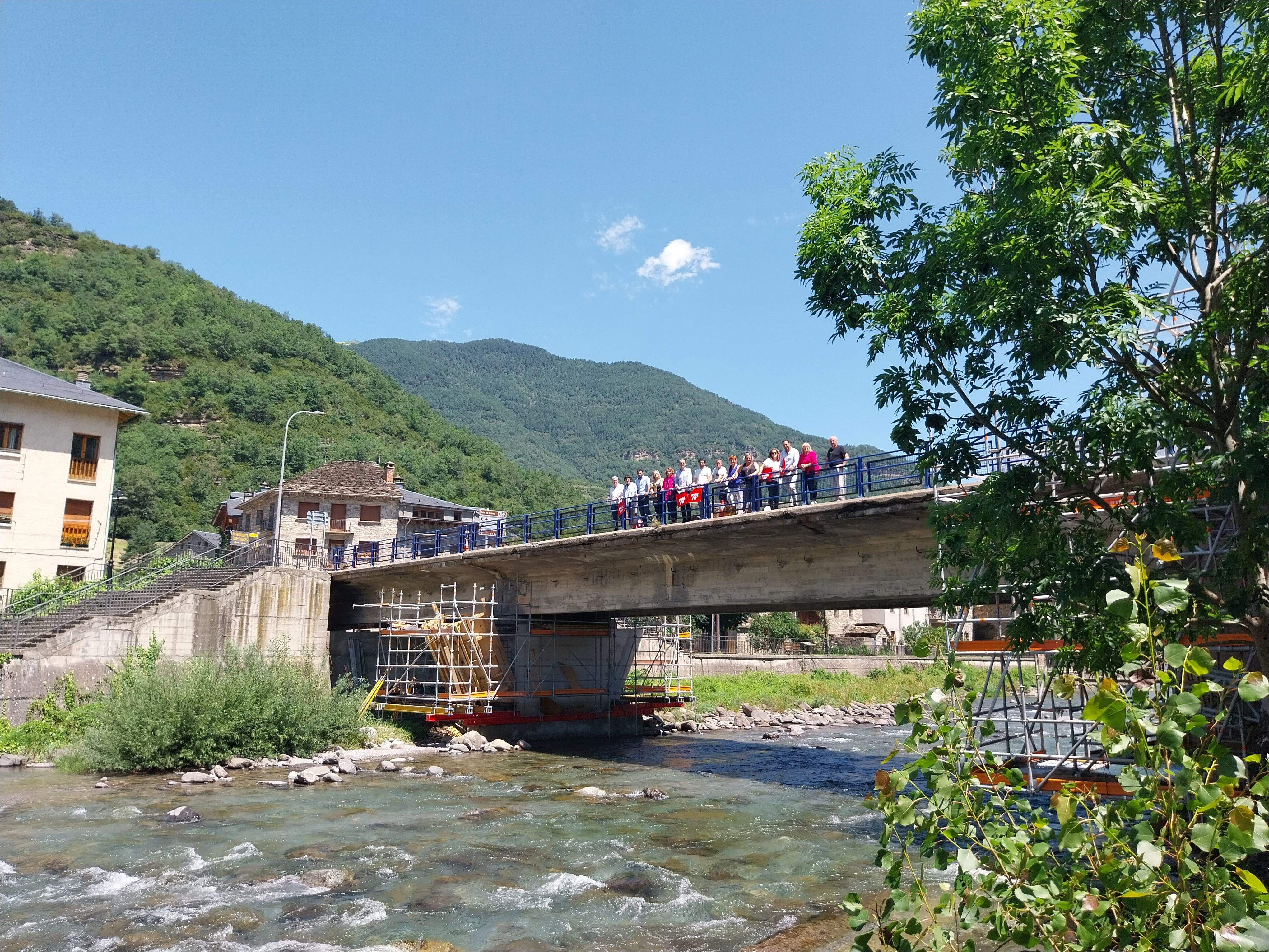 Visita al Puente de Broto de candidatos del PSOE