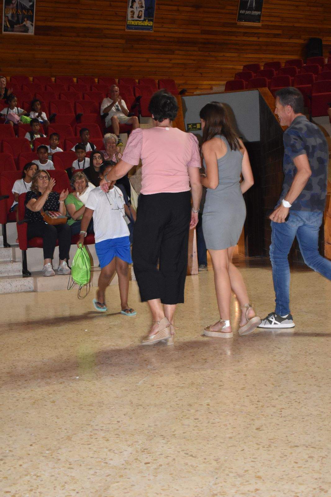 Recepción a los niños saharauis por Alouda