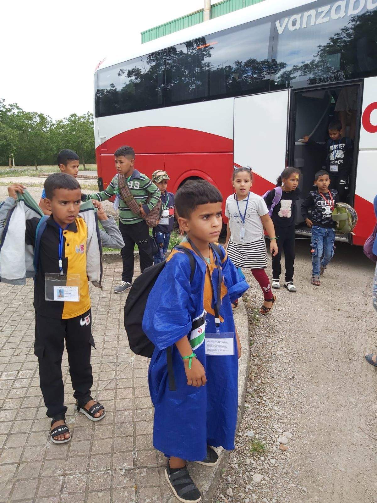 Recepción a los niños saharauis por Alouda