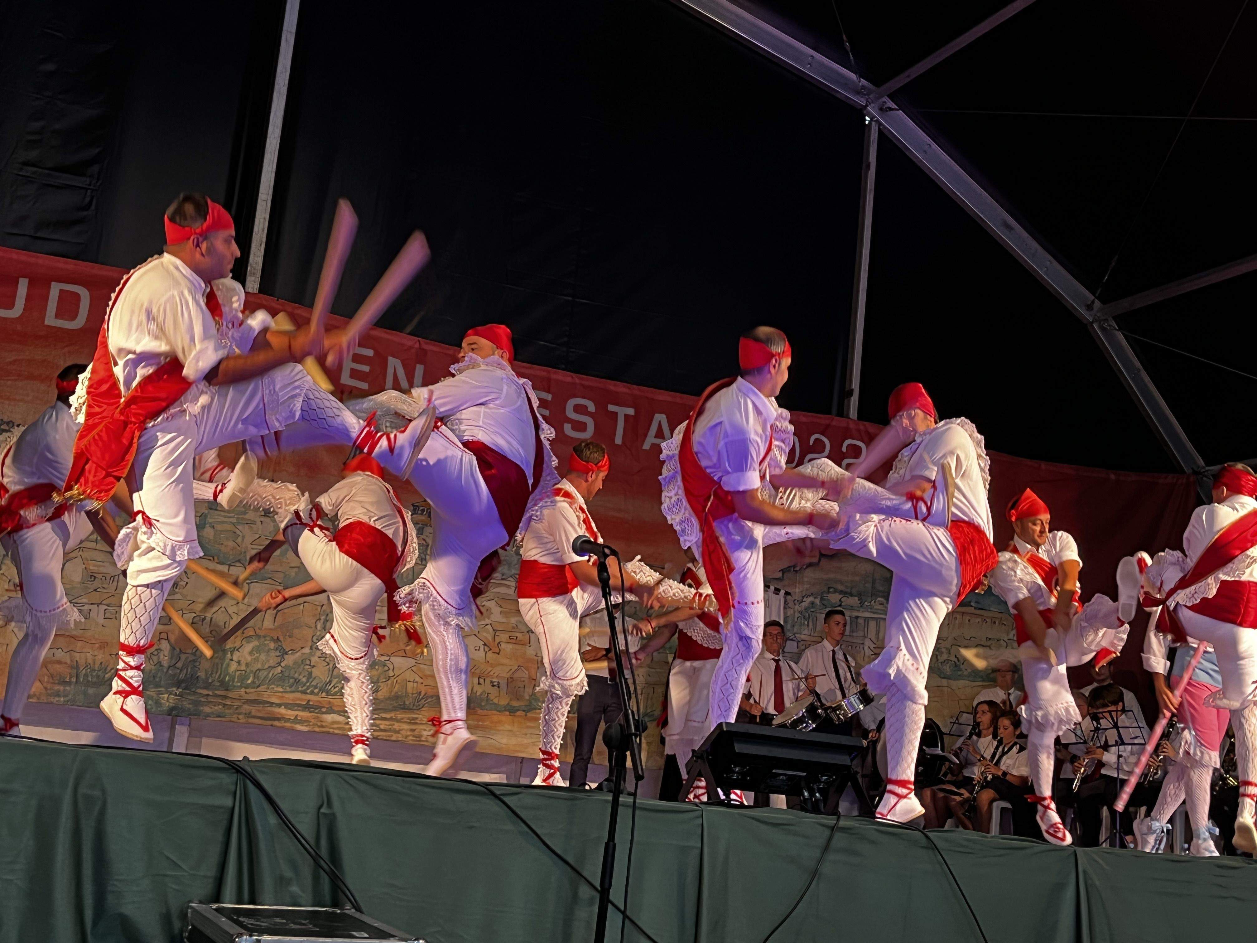 Danzantes de Almudévar. Foto Myriam Martínez 