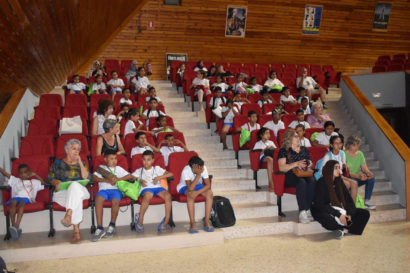 Recepción a los niños saharauis por Alouda