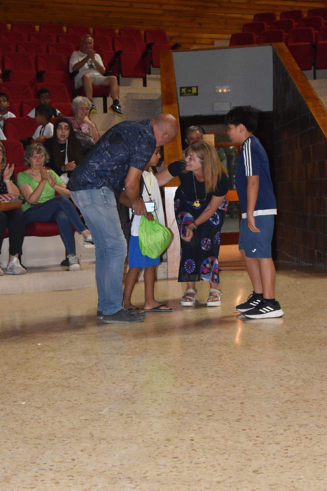 Recepción a los niños saharauis por Alouda