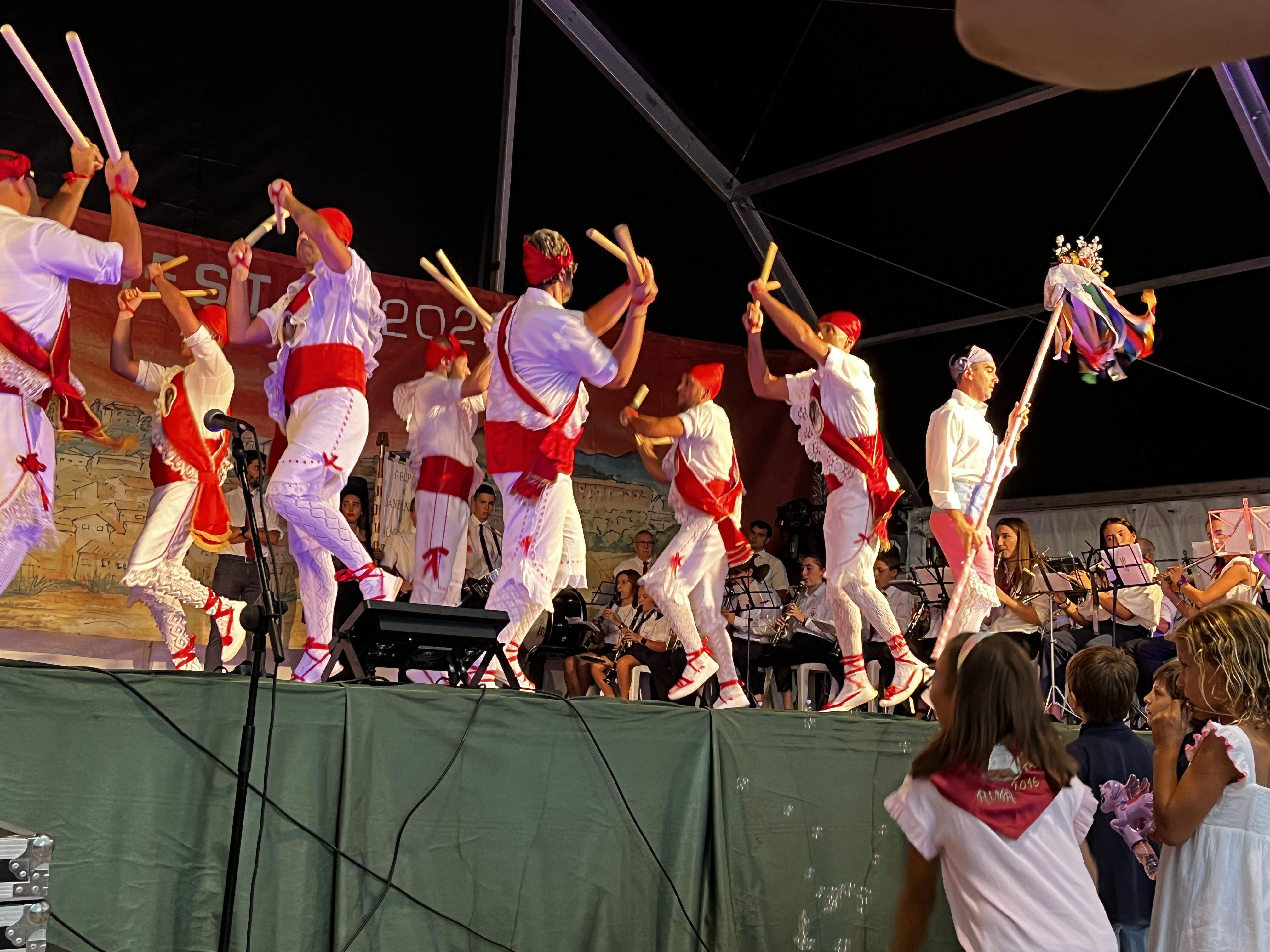 Danzantes de Almudévar. Foto Myriam Martínez