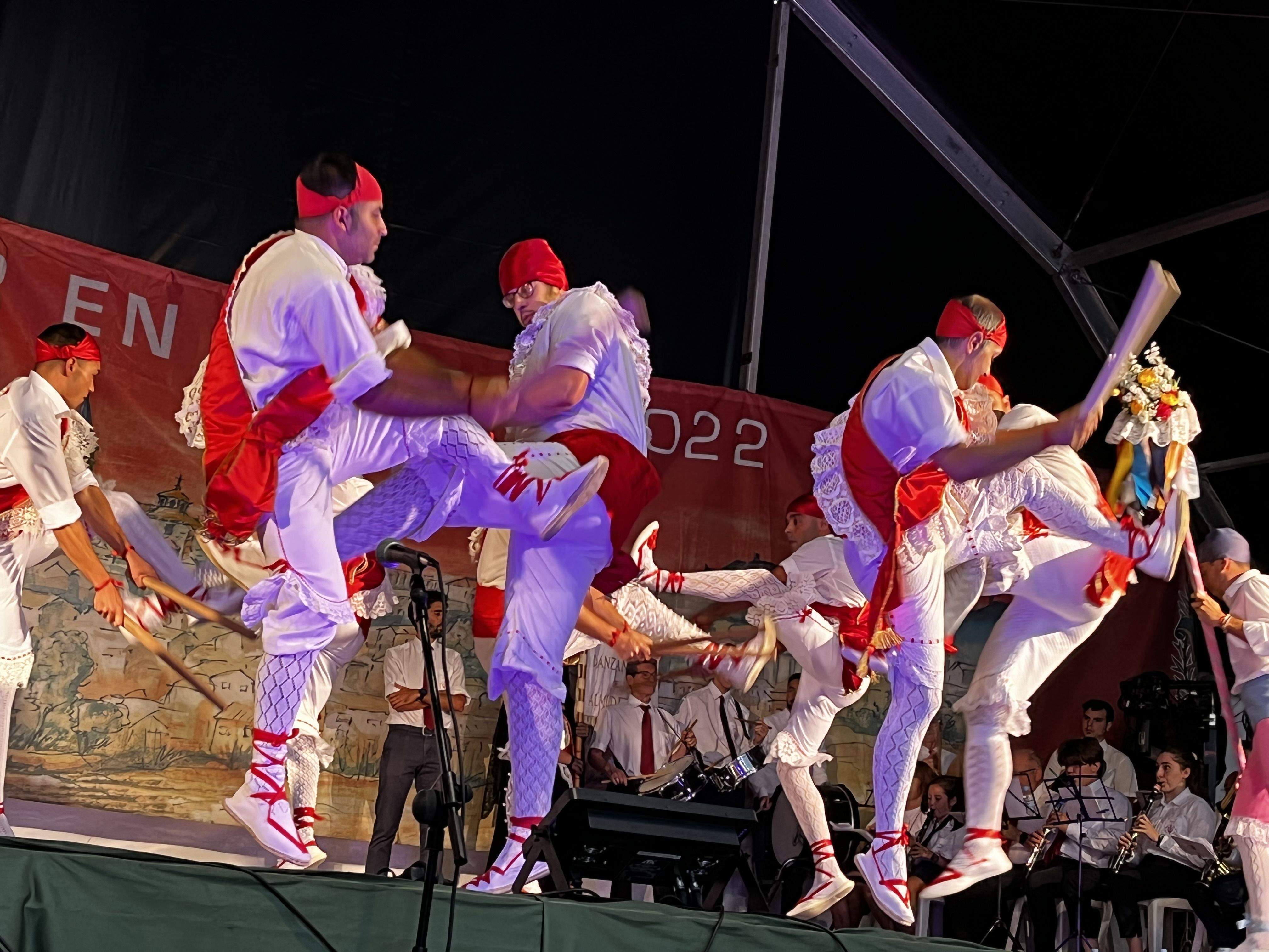 Danzantes de Almudévar. Foto Myriam Martínez