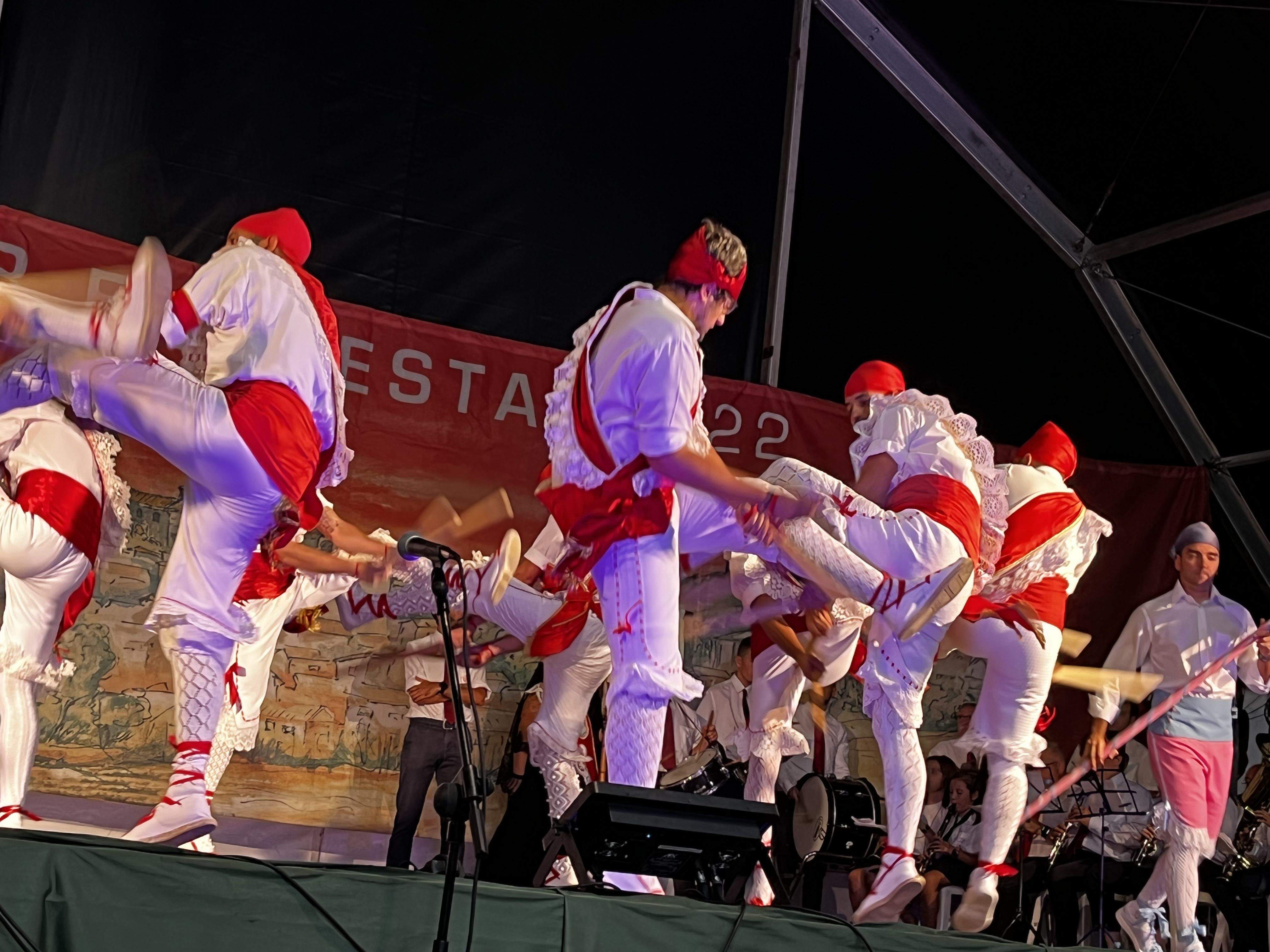 Danzantes de Almudévar. Foto Myriam Martínez