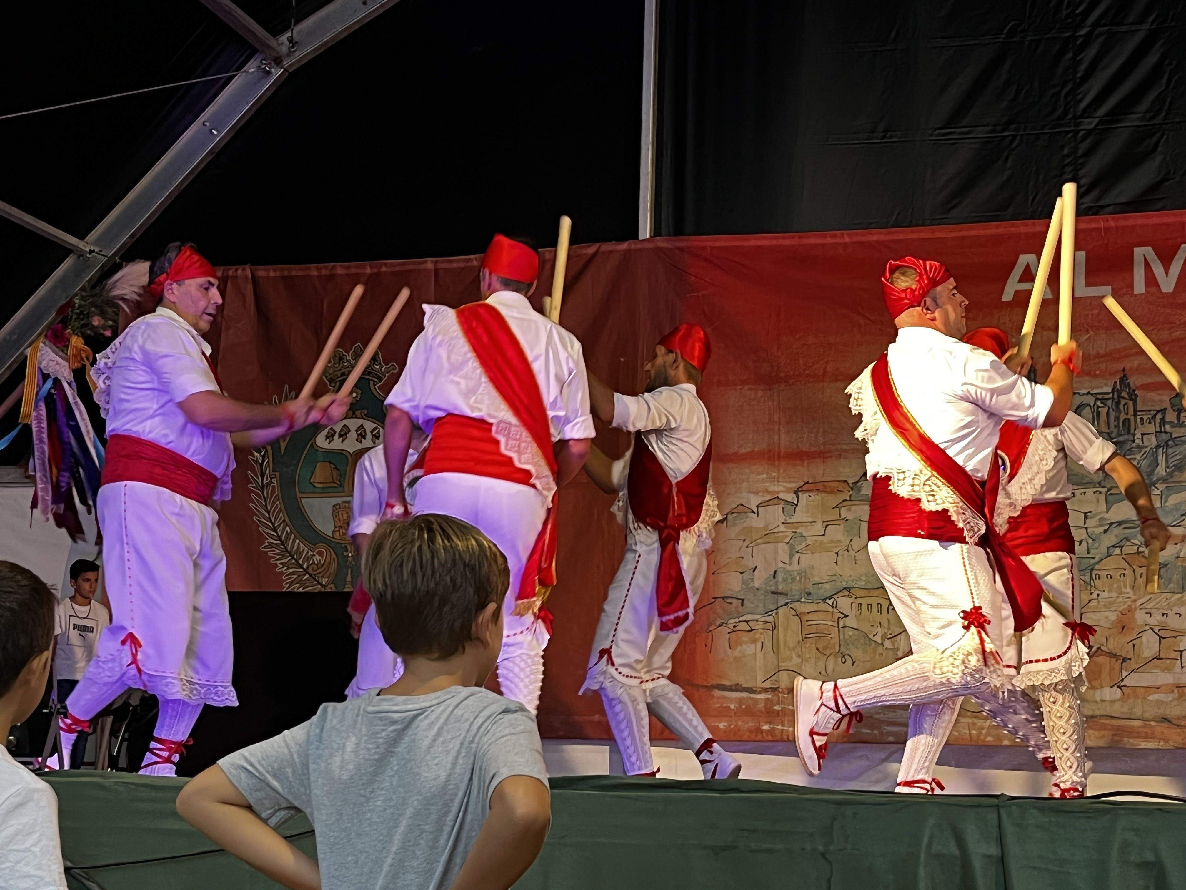 Danzantes de Almudévar. Foto Myriam Martínez 
